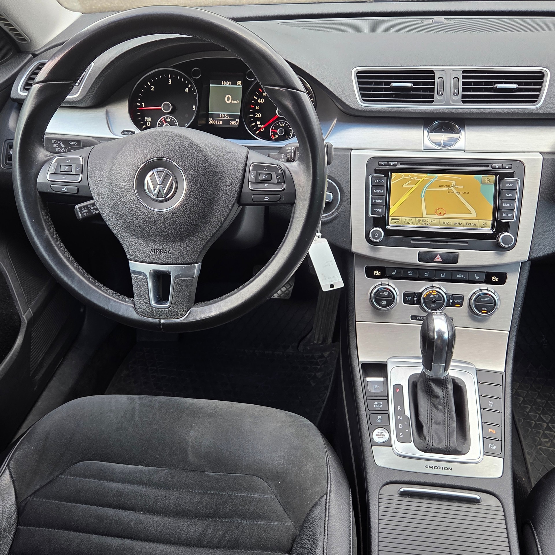 VW Passat Variant 2.0 TDI BMT Highline 4MDSG-image-10