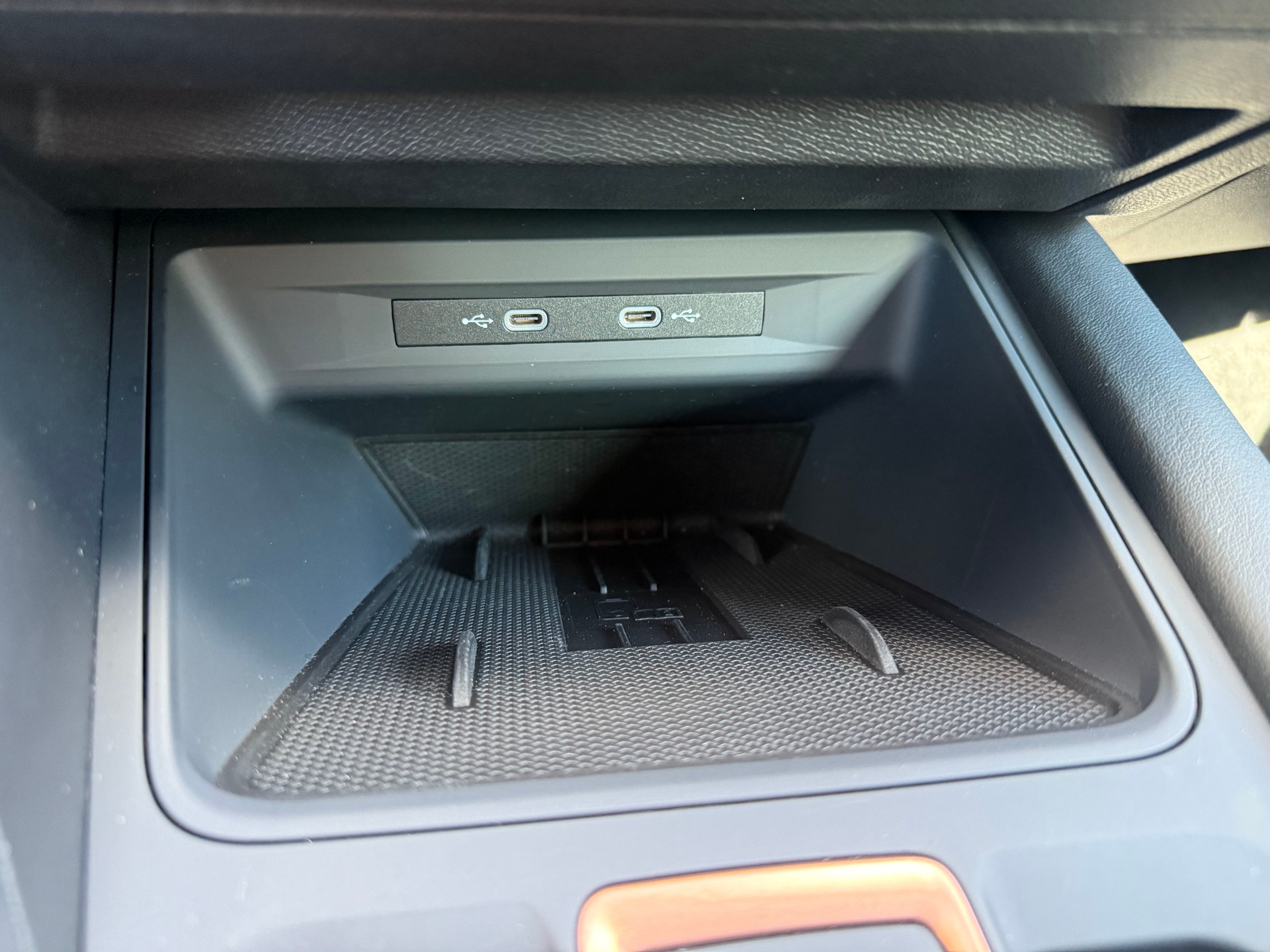 CUPRA Formentor 1.5 eTSI DSG-image-24