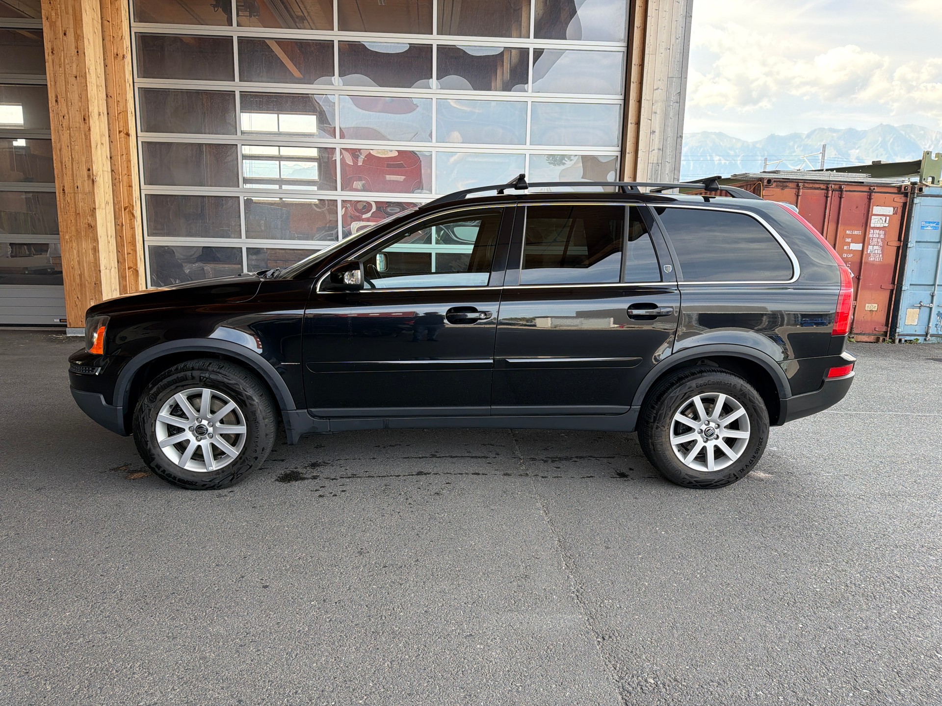 VOLVO XC90 D5 AWD Momentum-image-1