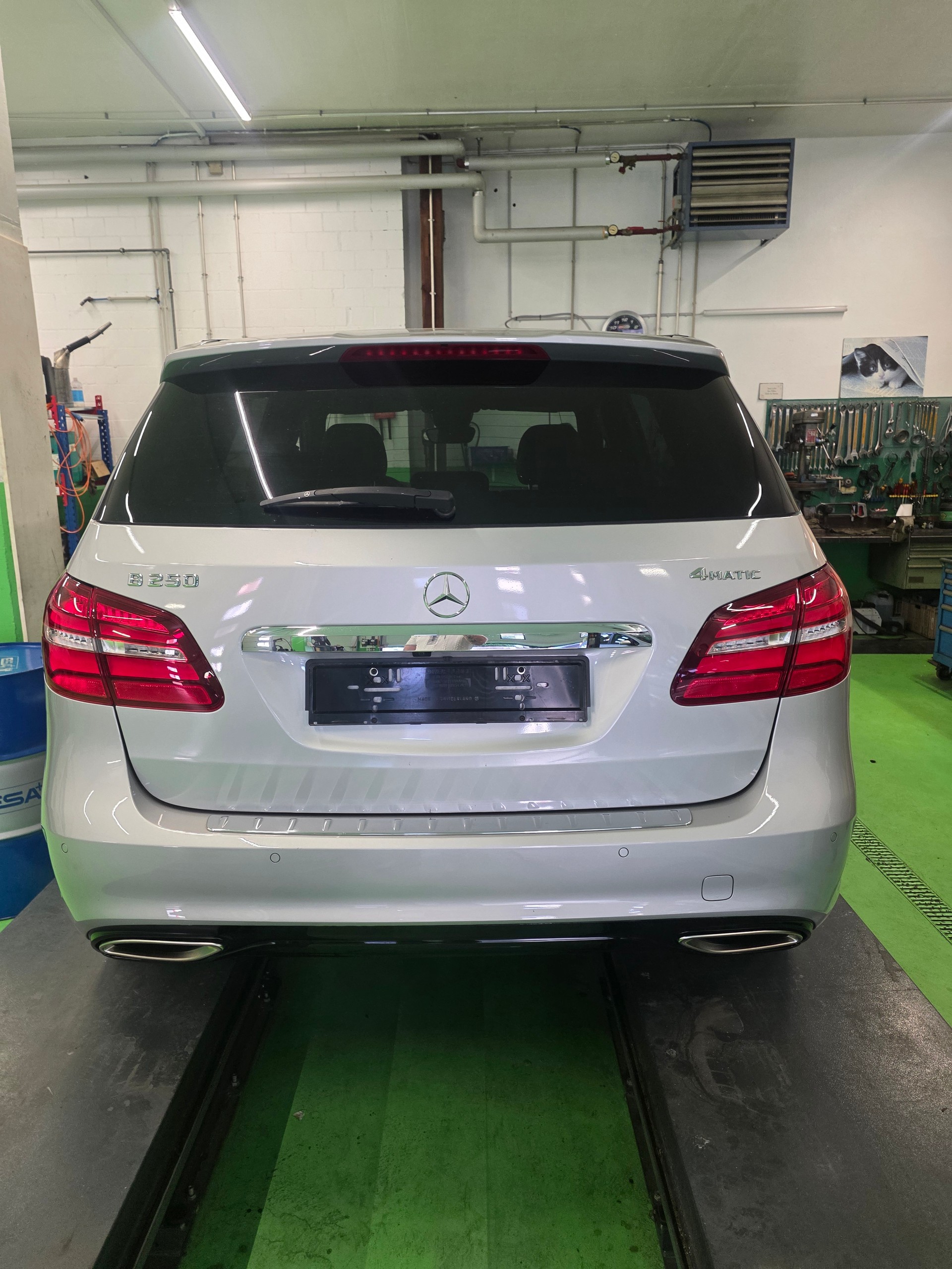 MERCEDES-BENZ B 250 AMG Line 4m-image-2