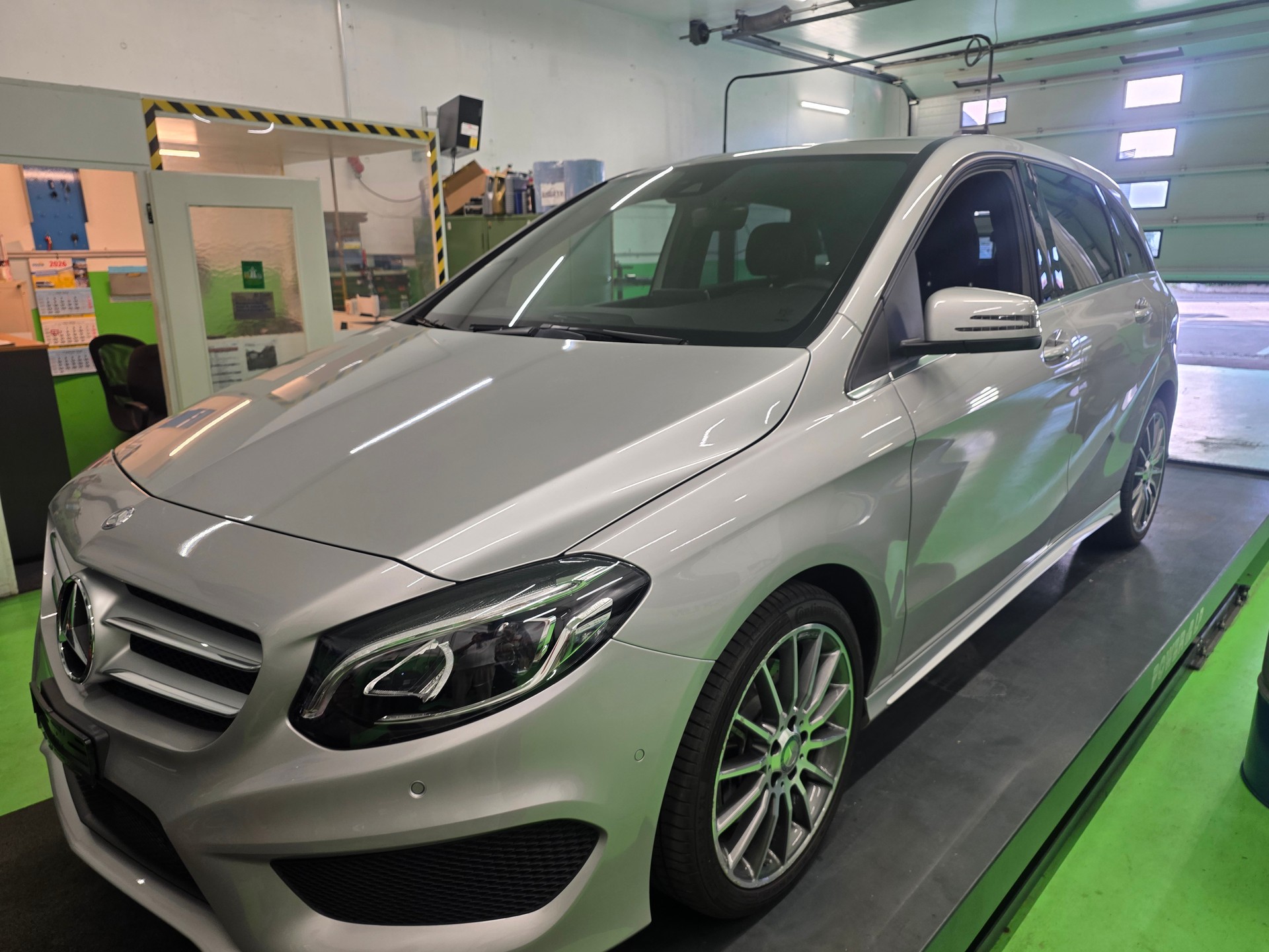 MERCEDES-BENZ B 250 AMG Line 4m-image-0