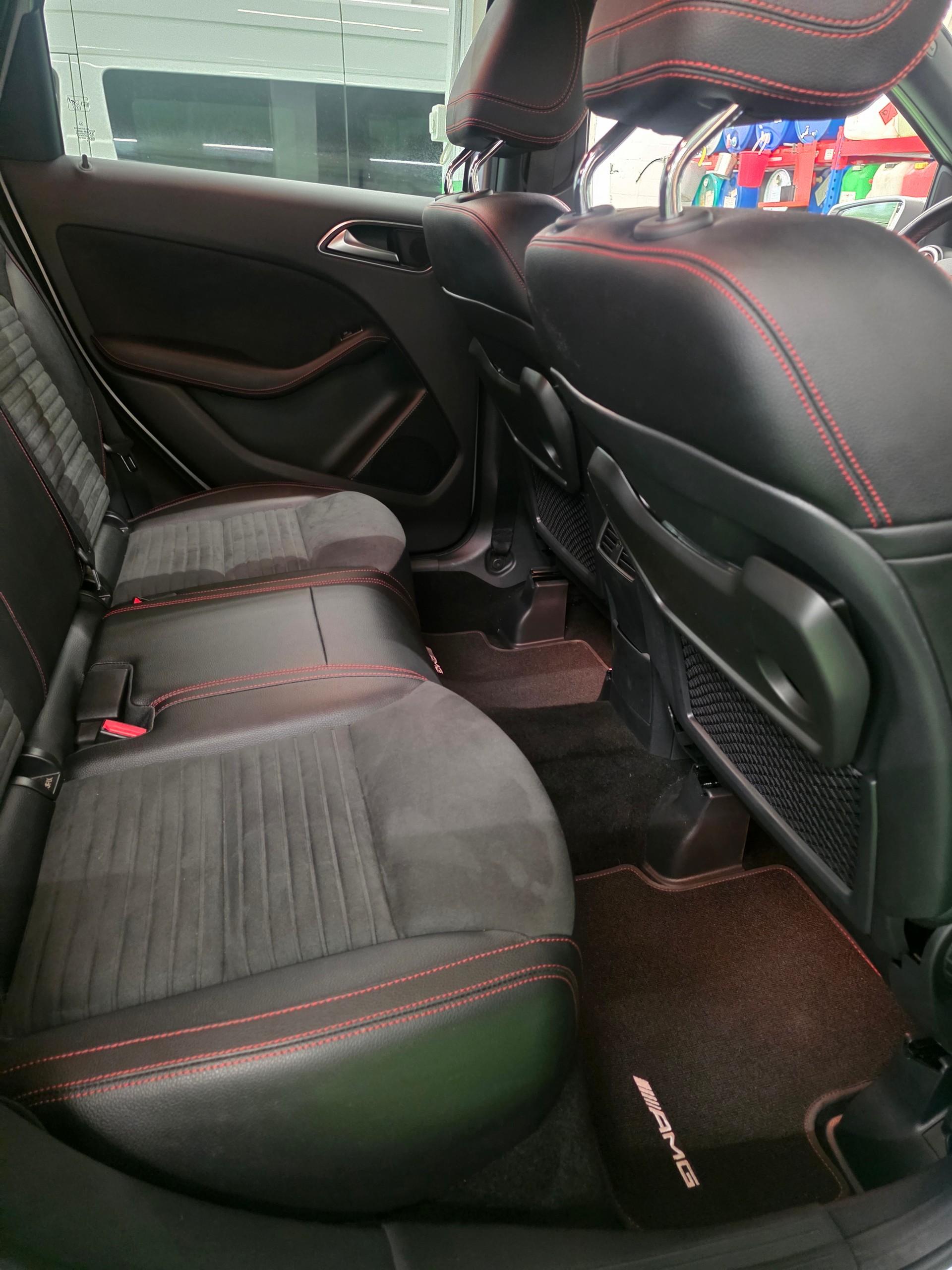 MERCEDES-BENZ B 250 AMG Line 4m-image-4