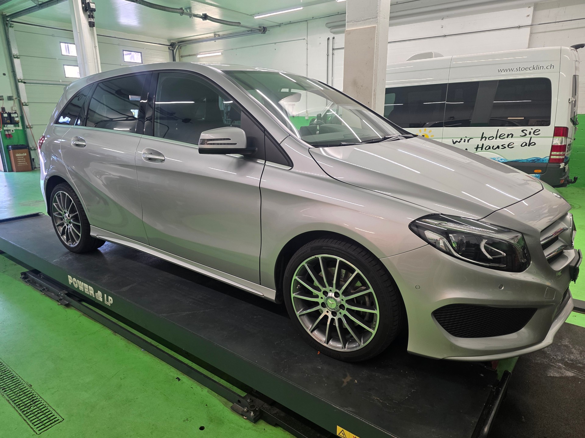 MERCEDES-BENZ B 250 AMG Line 4m-image-1