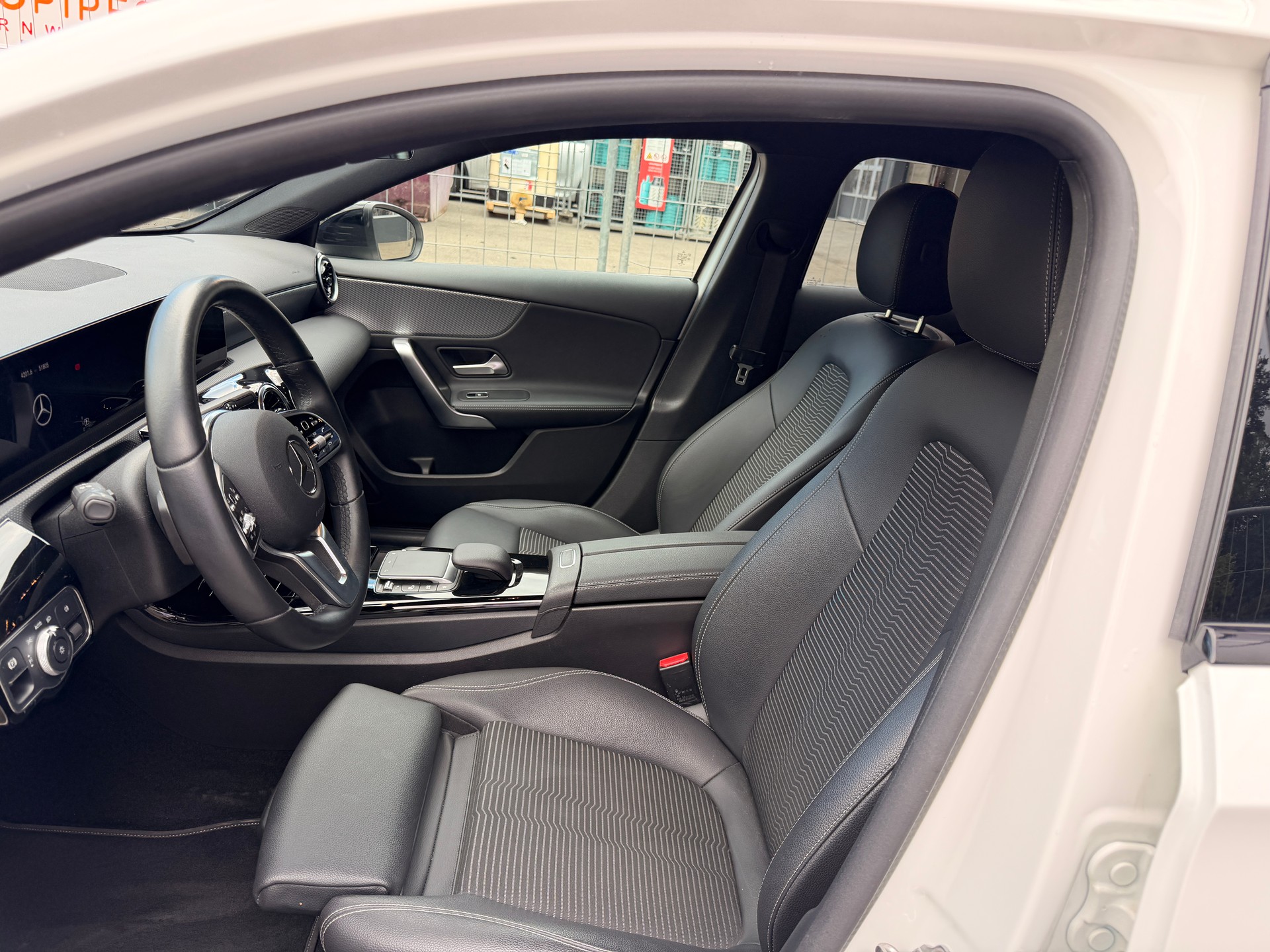 MERCEDES-BENZ A 180 Night Star 7G-DCT-image-8