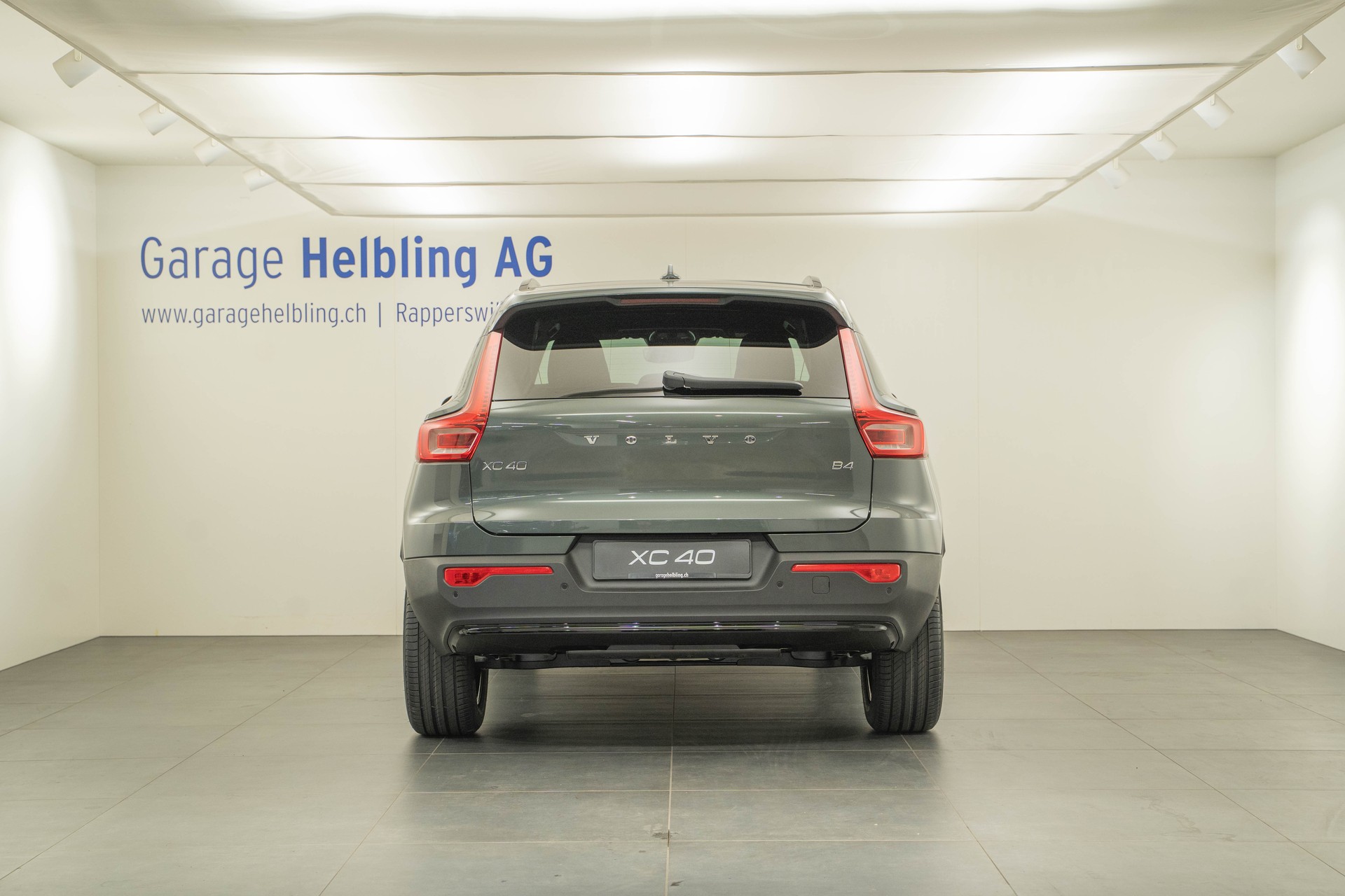 VOLVO XC40 2.0 B4 MH Plus Dark-image-3