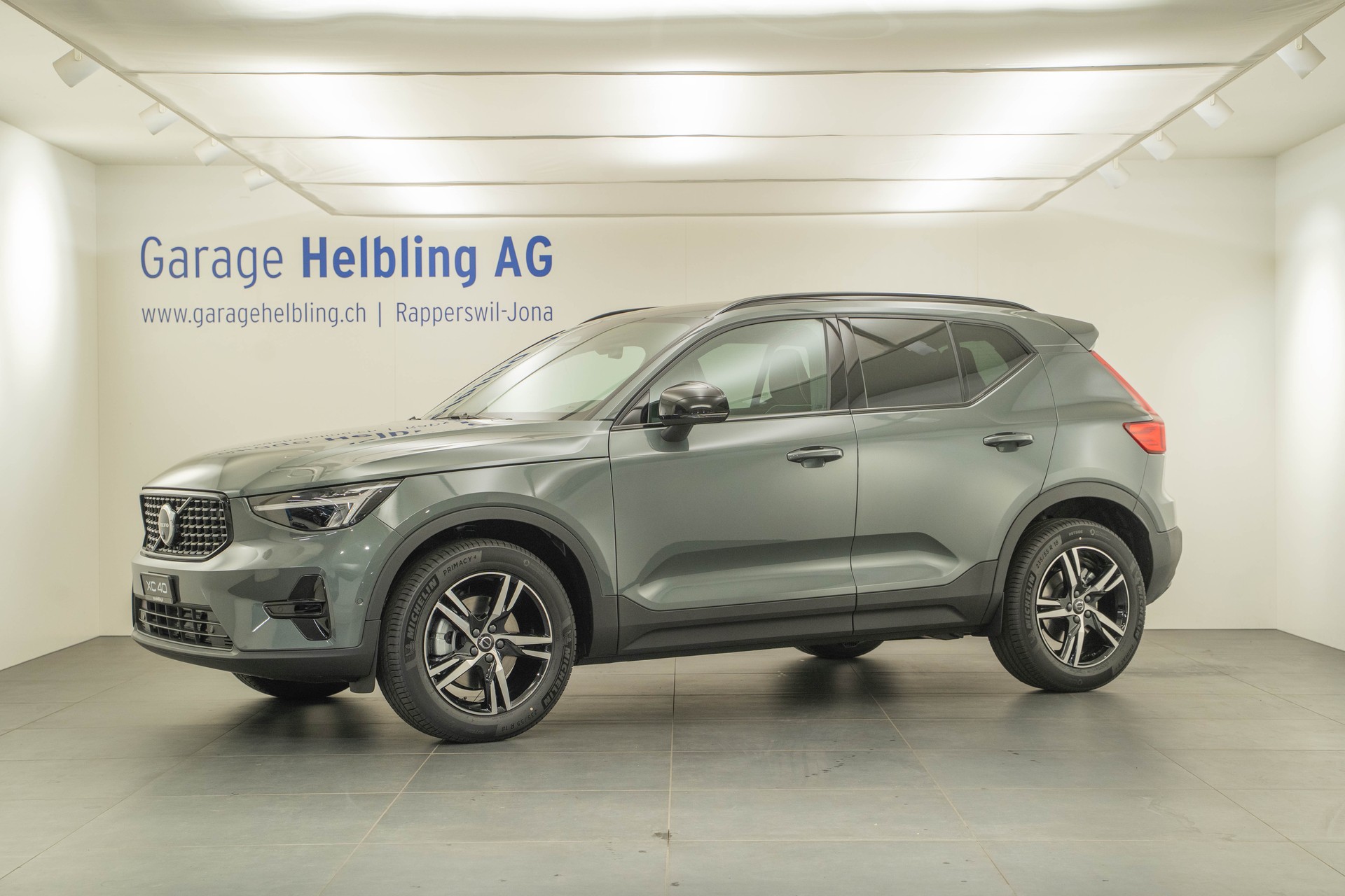 VOLVO XC40 2.0 B4 MH Plus Dark-image-0