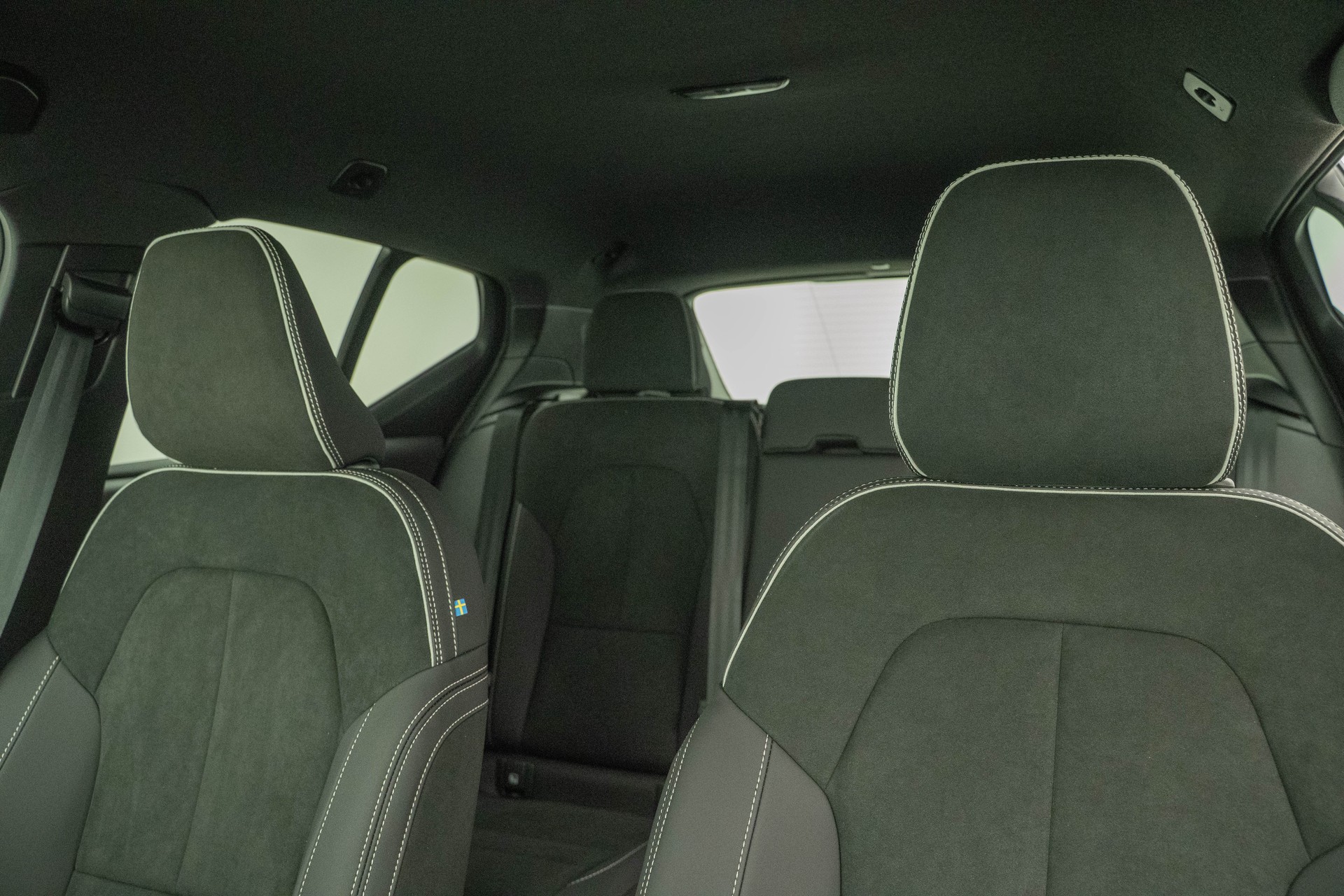VOLVO XC40 2.0 B4 MH Plus Dark-image-9