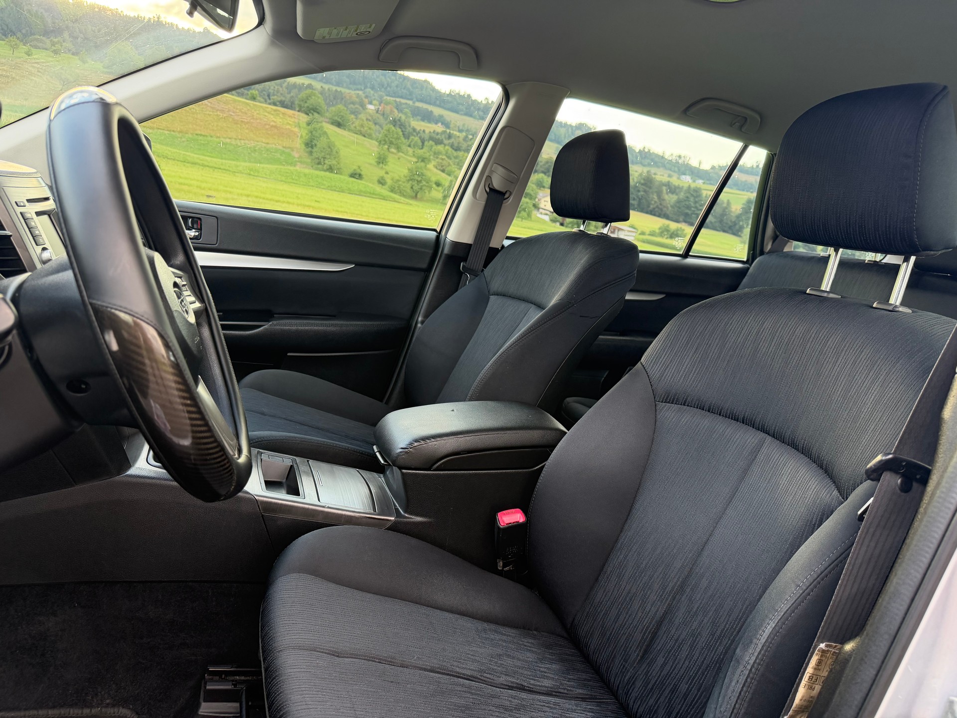 SUBARU Legacy 2.0i Swiss Special AWD-image-9