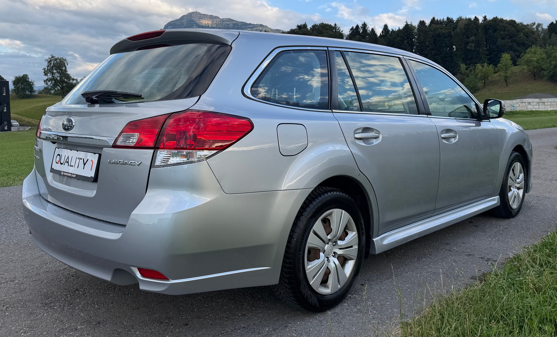 SUBARU Legacy 2.0i Swiss Special AWD-image-5