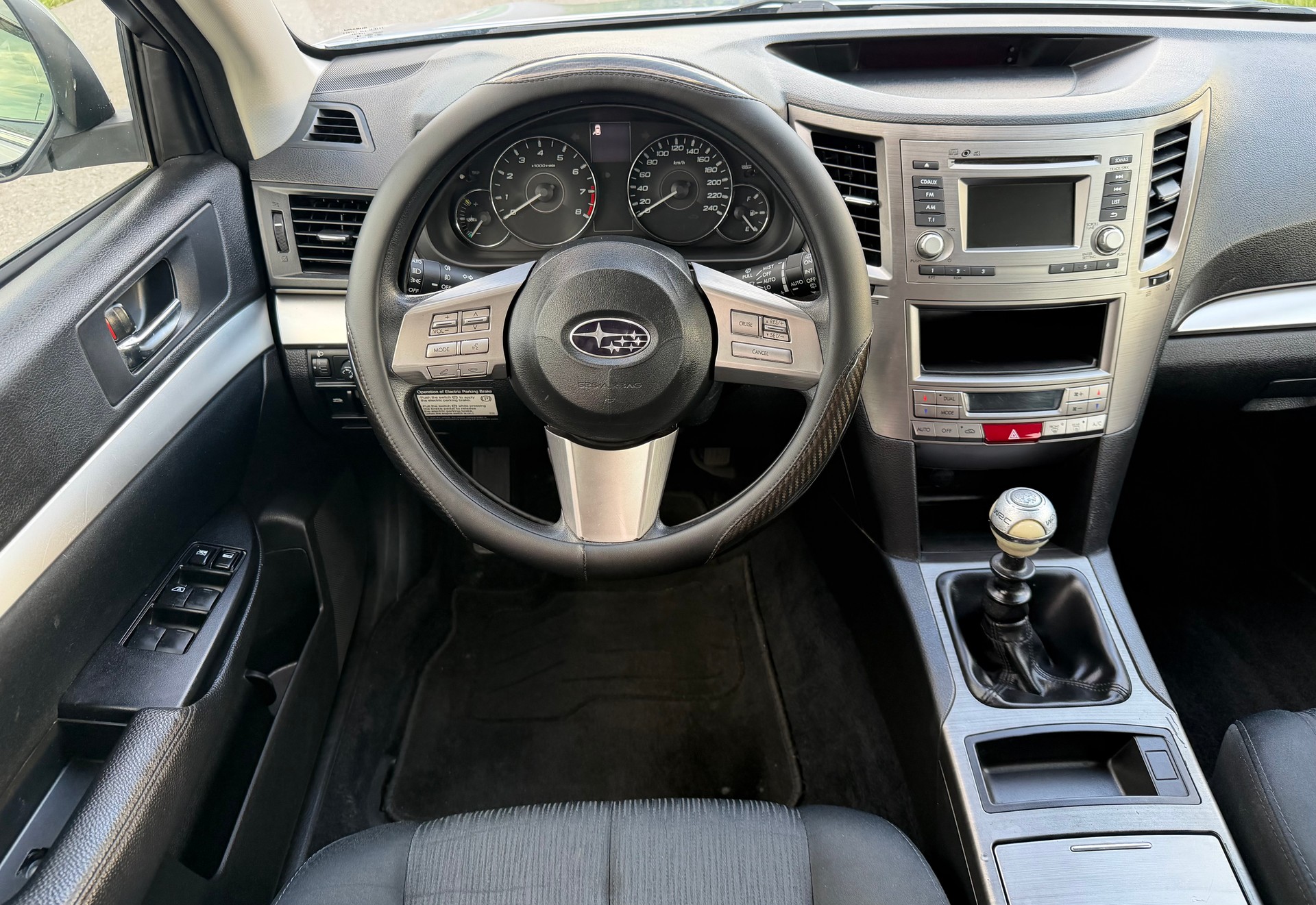 SUBARU Legacy 2.0i Swiss Special AWD-image-13