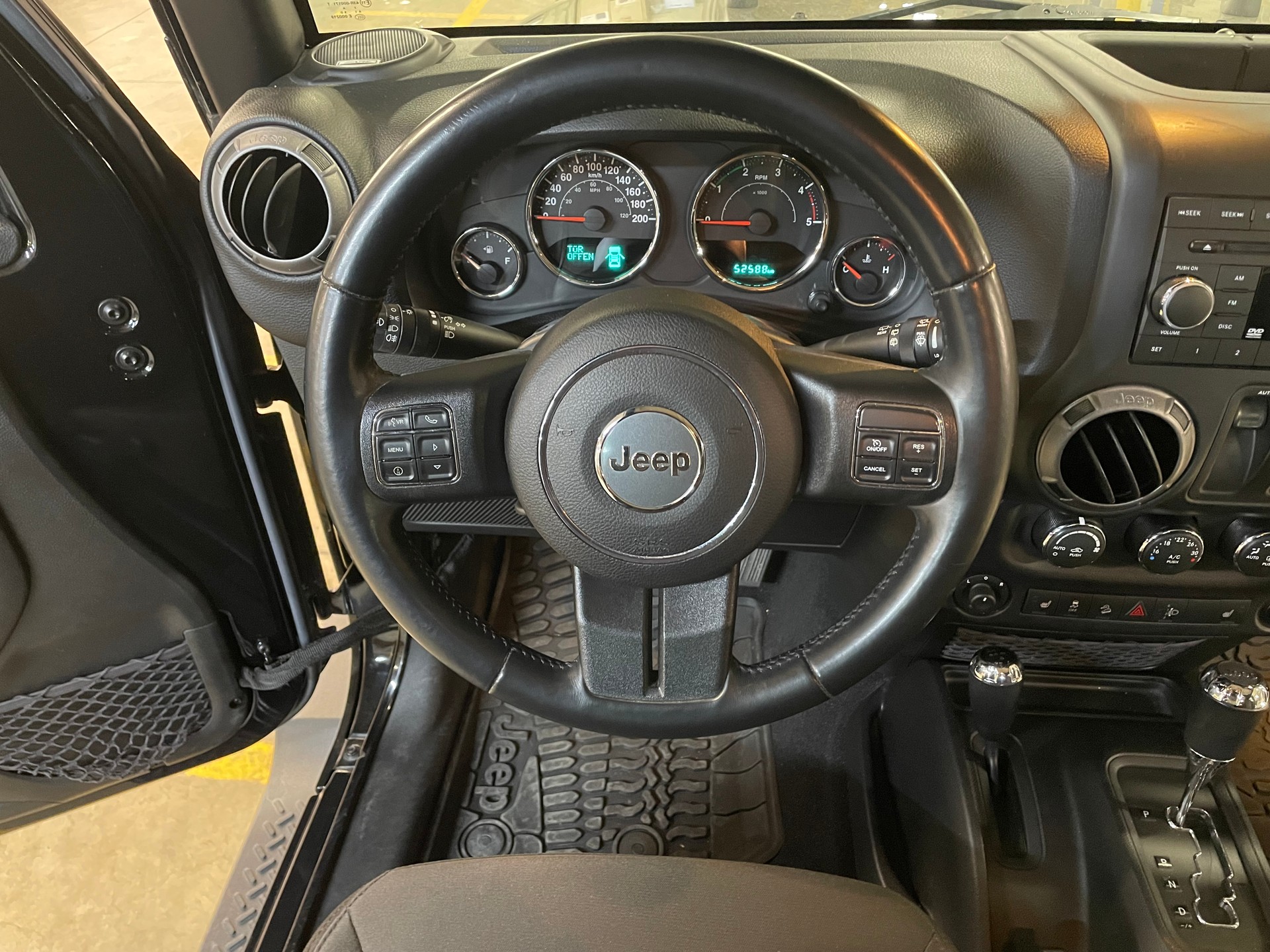 JEEP Wrangler 2.8 CRD Sport-image-16