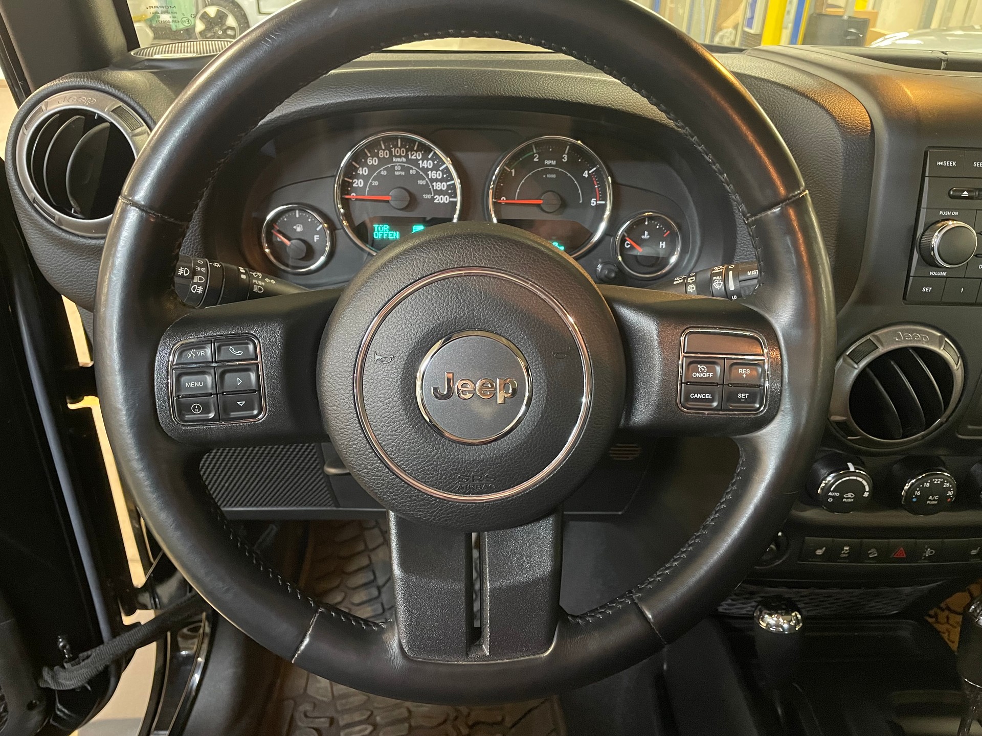 JEEP Wrangler 2.8 CRD Sport-image-17