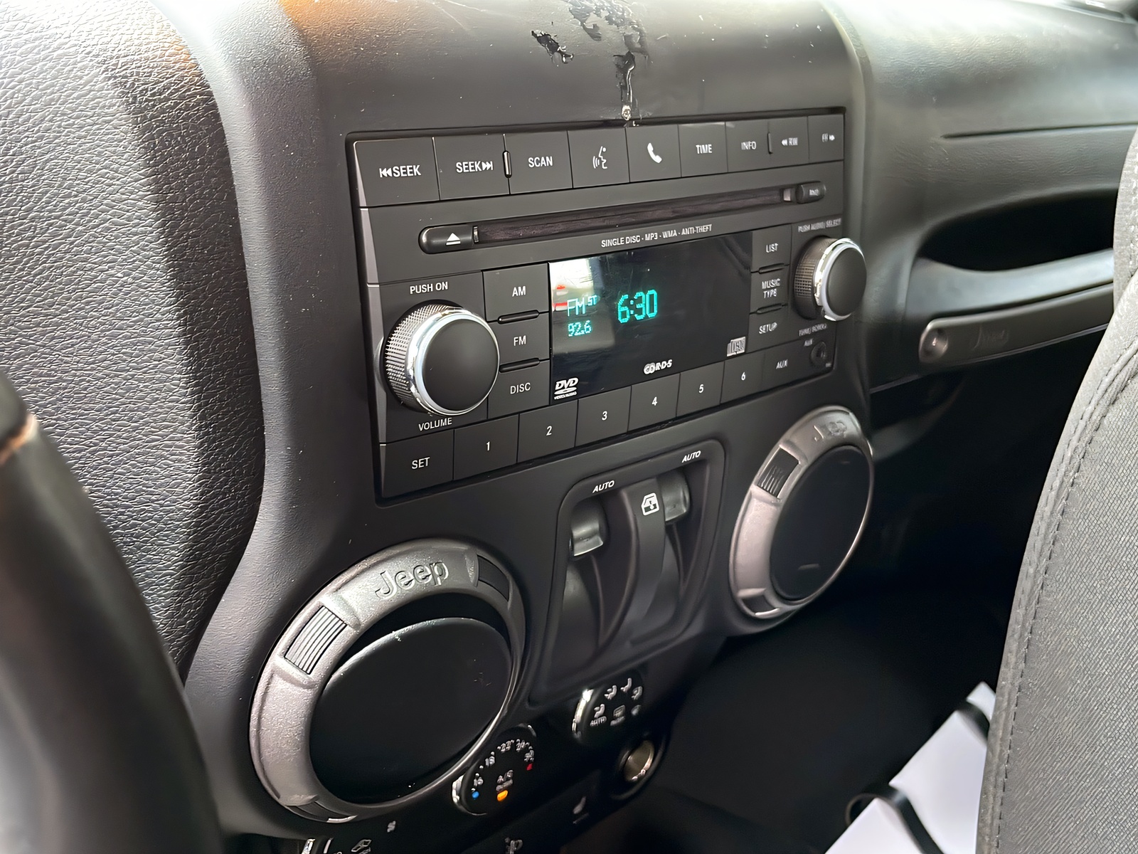 JEEP Wrangler 2.8 CRD Sport-image-11