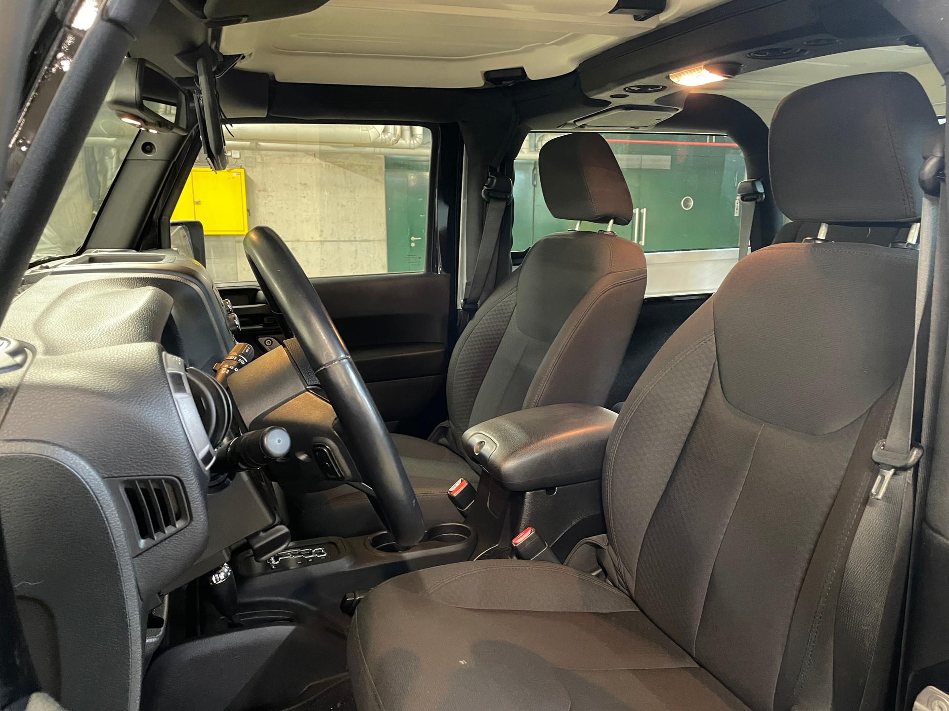 JEEP Wrangler 2.8 CRD Sport-image-15