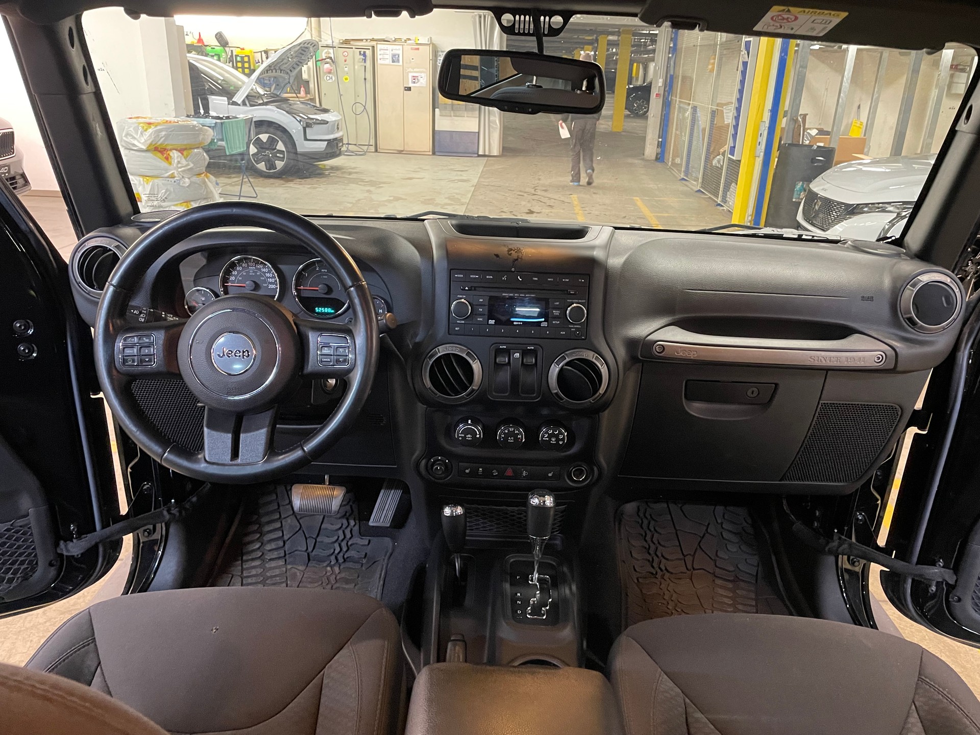 JEEP Wrangler 2.8 CRD Sport-image-8