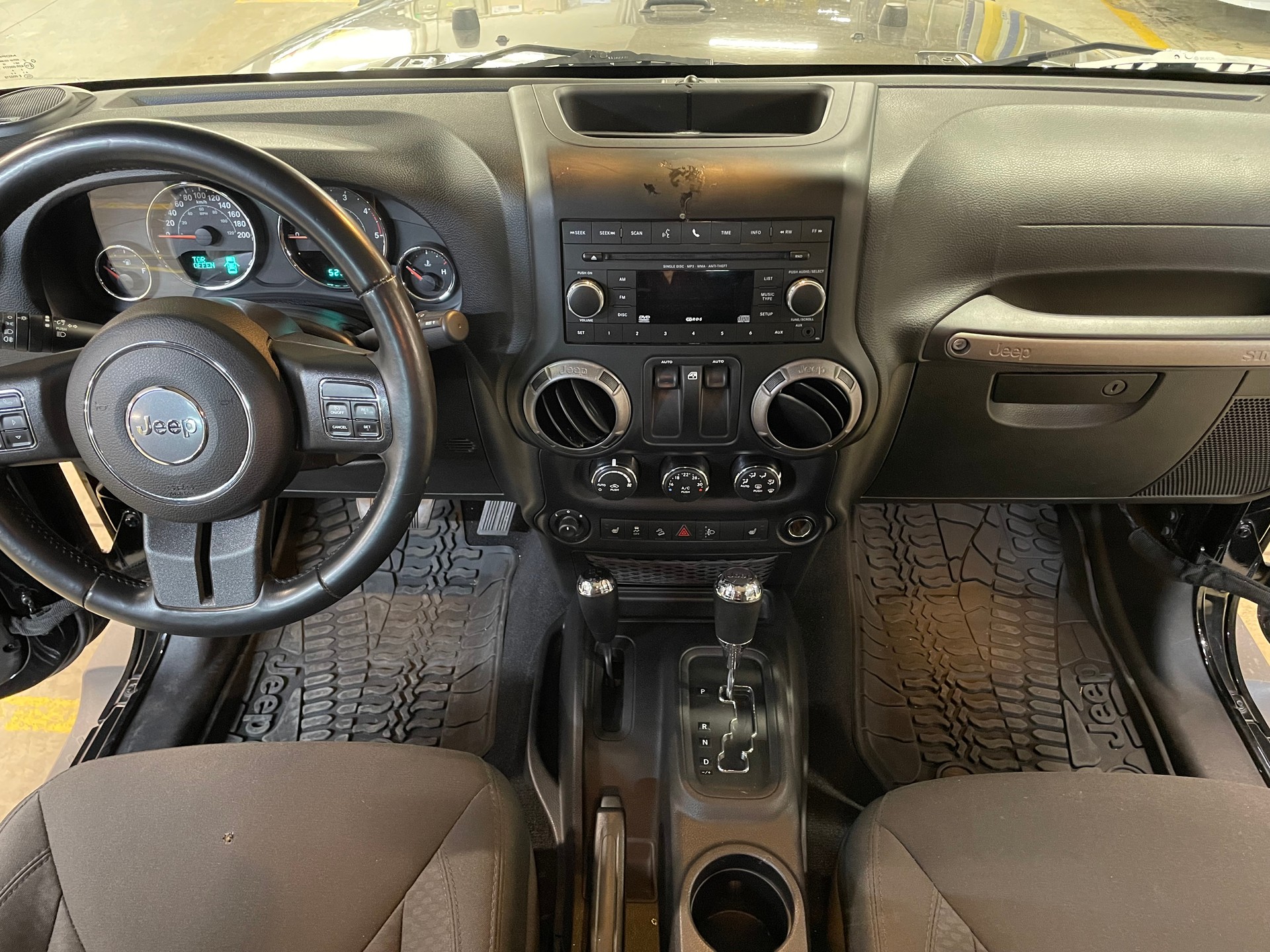 JEEP Wrangler 2.8 CRD Sport-image-14