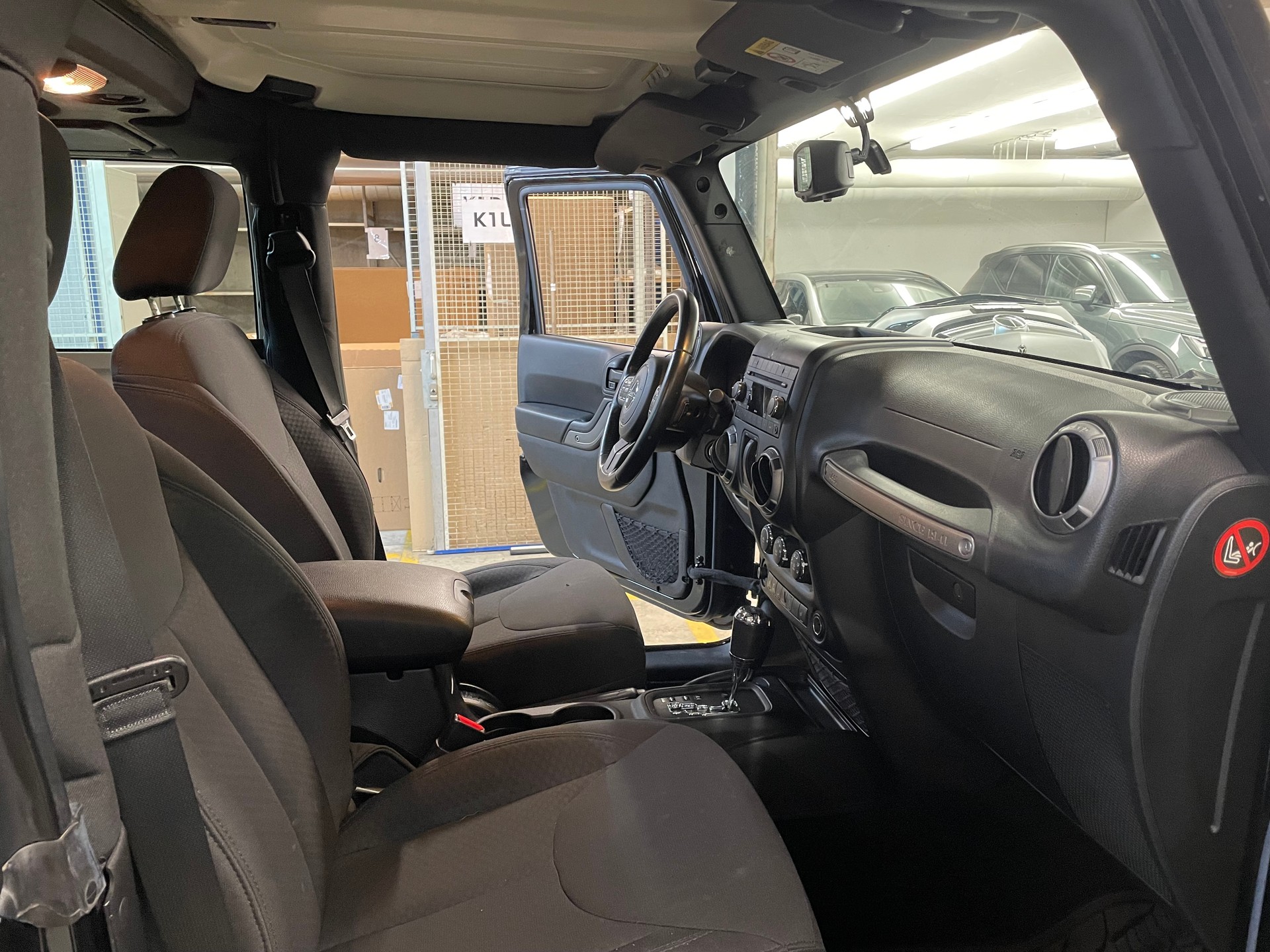 JEEP Wrangler 2.8 CRD Sport-image-9