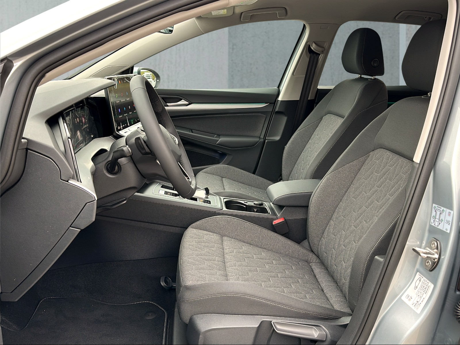 VW Golf 1.5 e TSI mHEV United DSG-image-8