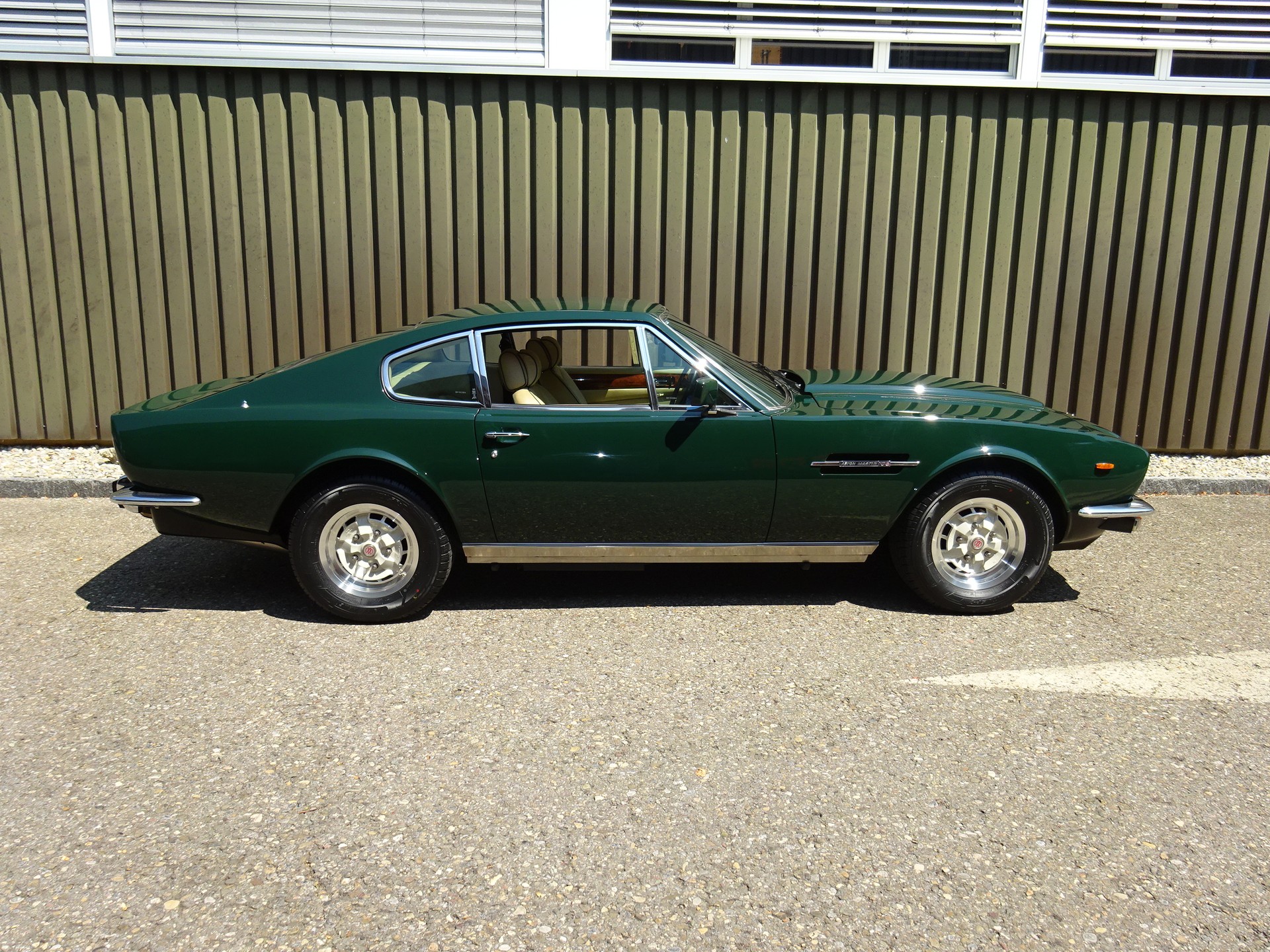 ASTON MARTIN V8 Oscar India-image-4