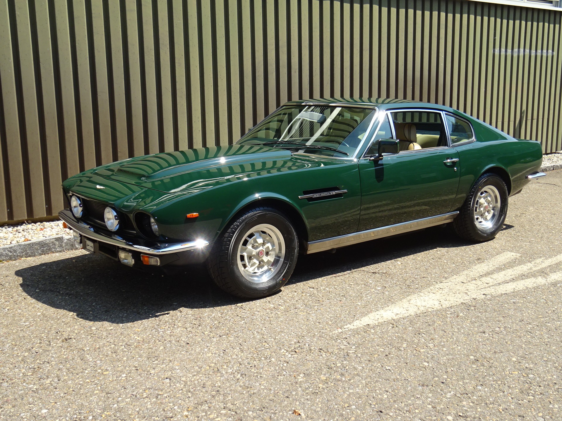 ASTON MARTIN V8 Oscar India-image-0