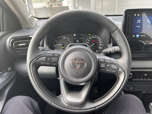 TOYOTA Yaris 1.5 Comfort e-CVT-image-7
