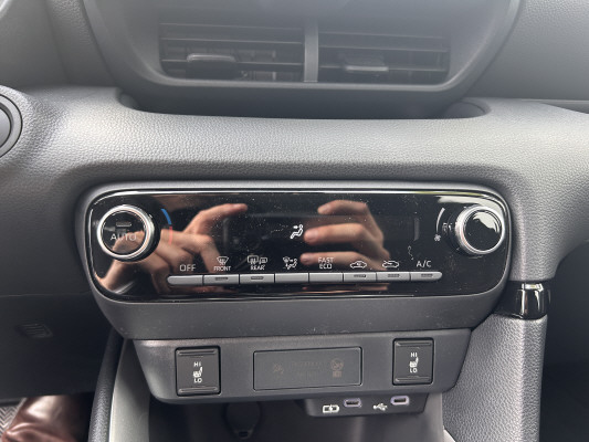 TOYOTA Yaris 1.5 Comfort e-CVT-image-8