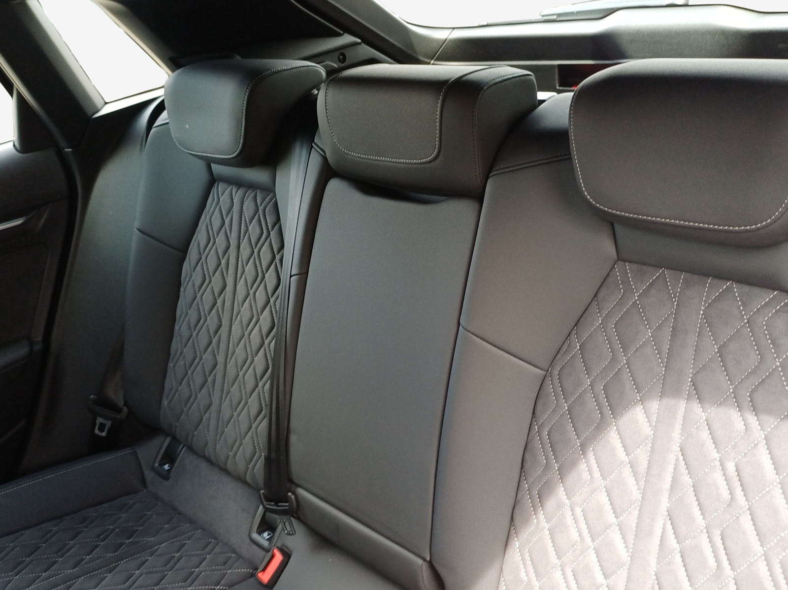AUDI S3 Sportback 2.0 TFSI quattro S-tronic-image-11