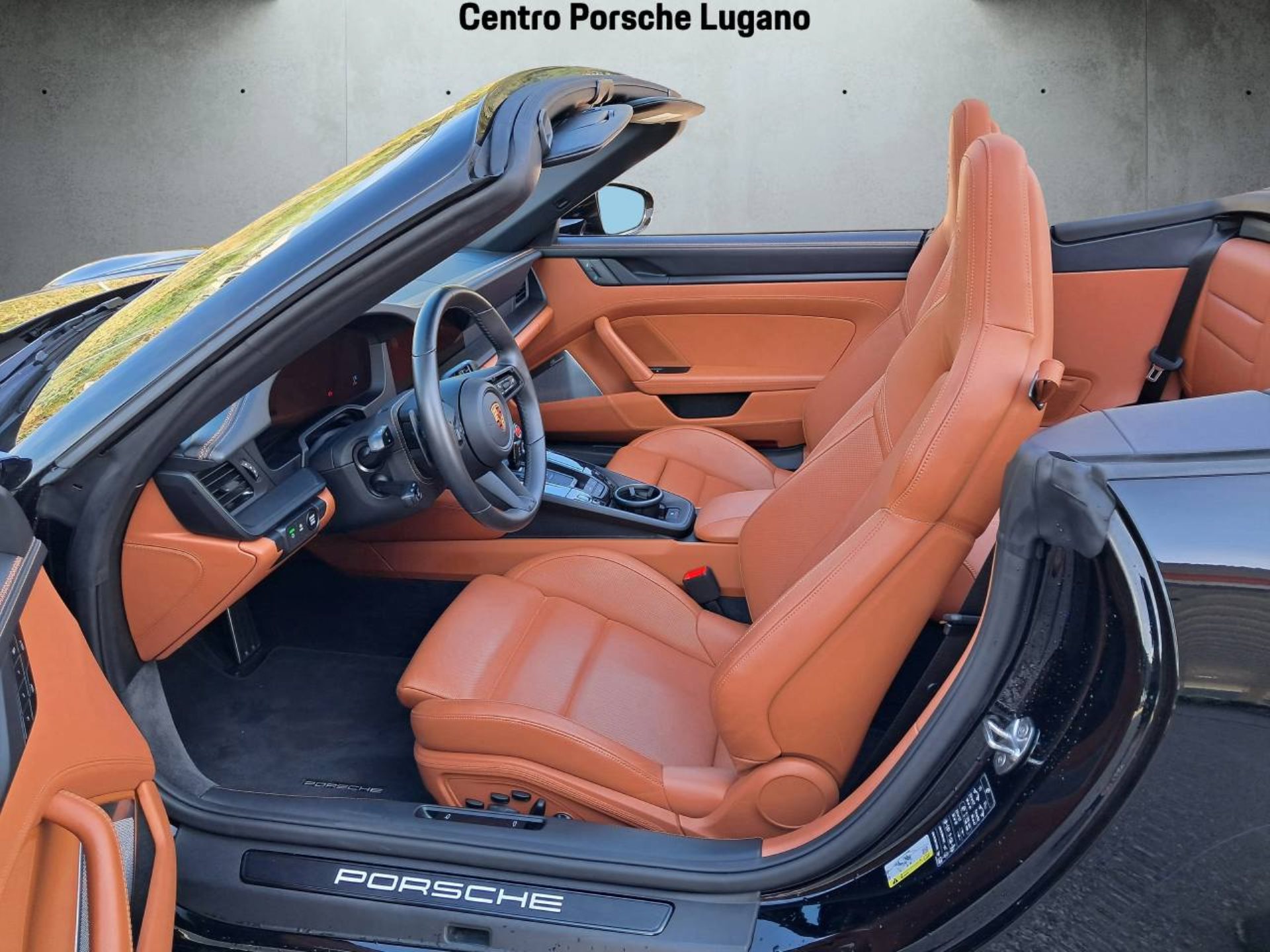 PORSCHE 911 Carrera GTS Cabriolet-showroom-element-3