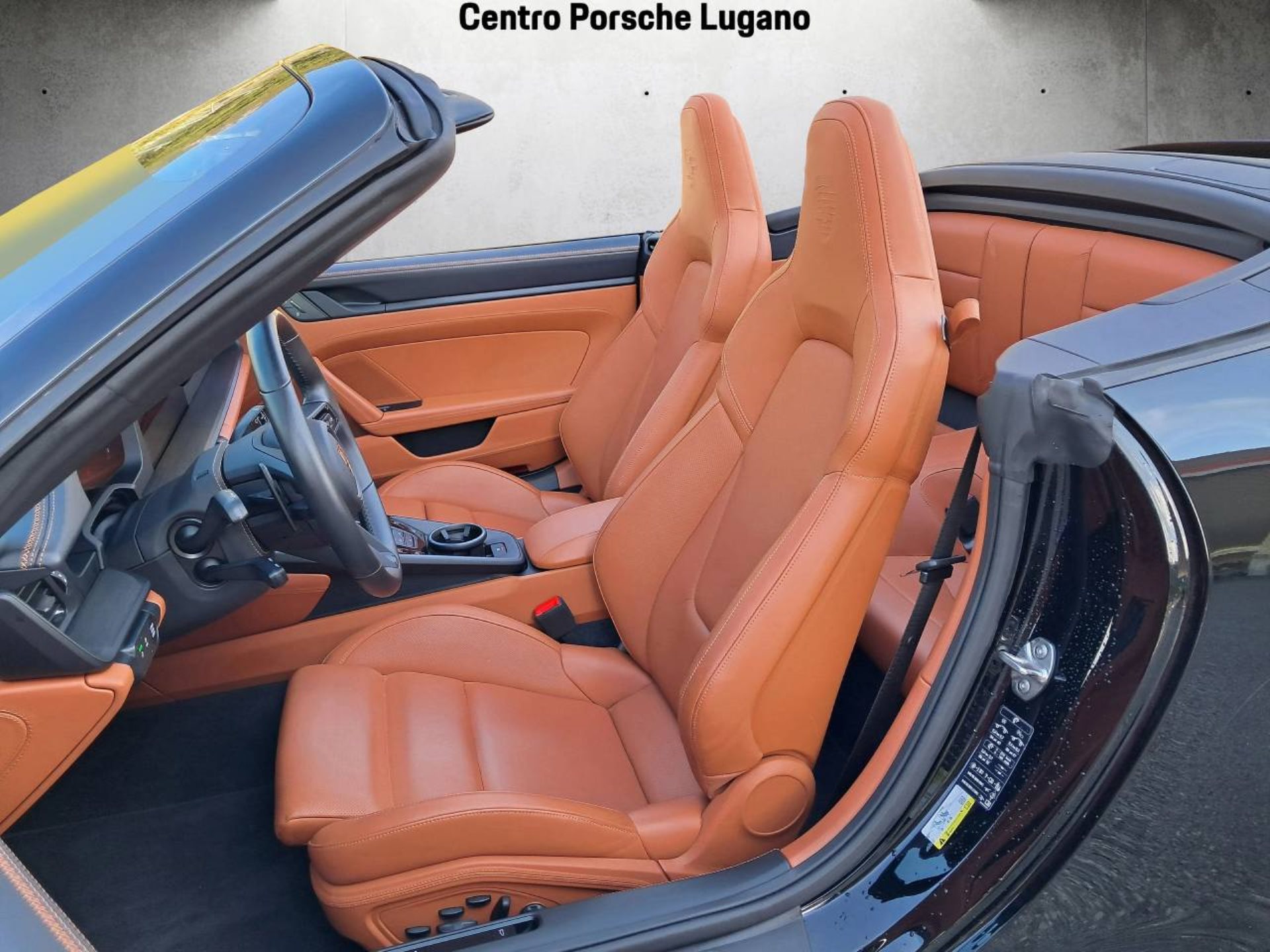 PORSCHE 911 Carrera GTS Cabriolet-image-4