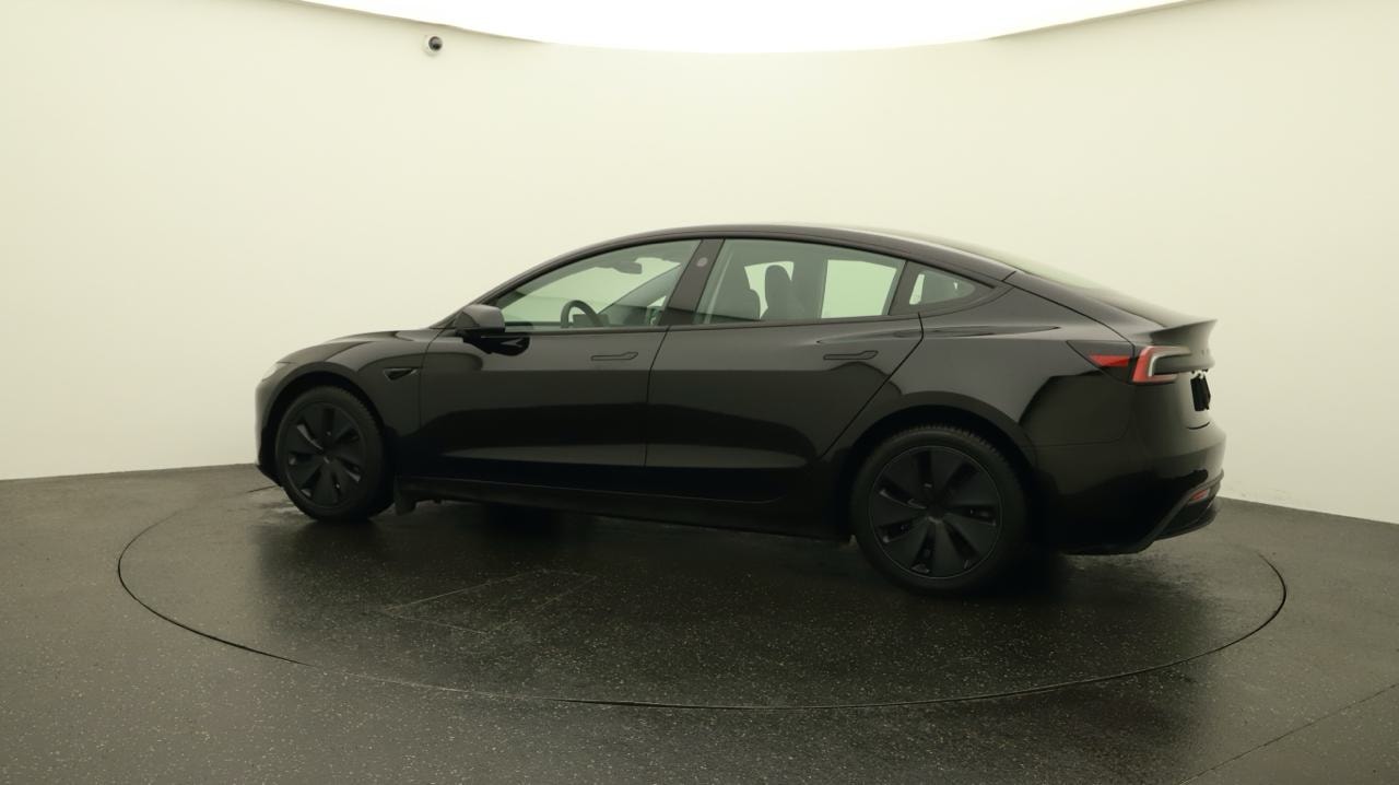 TESLA Model 3 Long Range Dual Motor AWD-showroom-element-2
