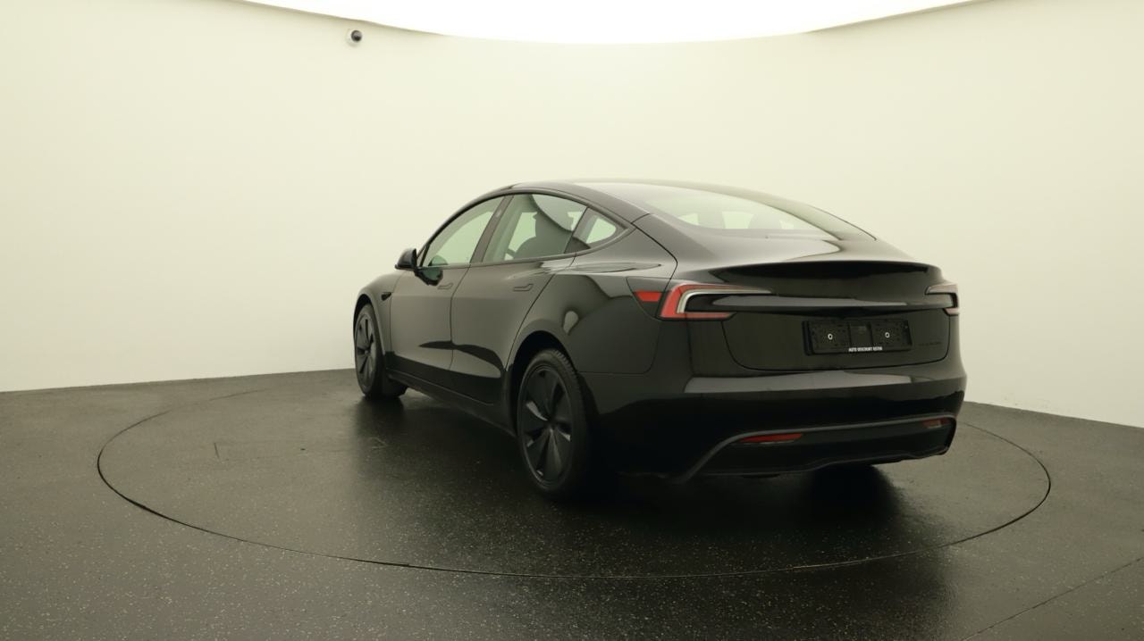 TESLA Model 3 Long Range Dual Motor AWD-showroom-element-3