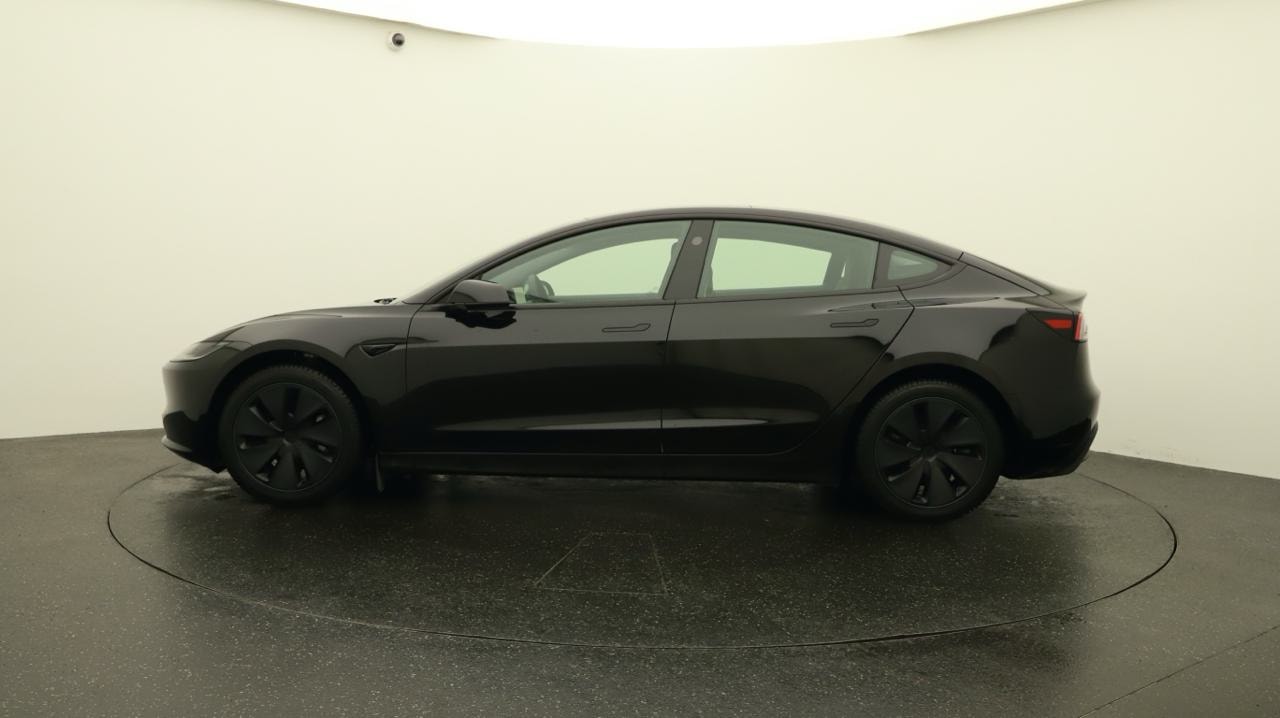 TESLA Model 3 Long Range Dual Motor AWD-showroom-element-1
