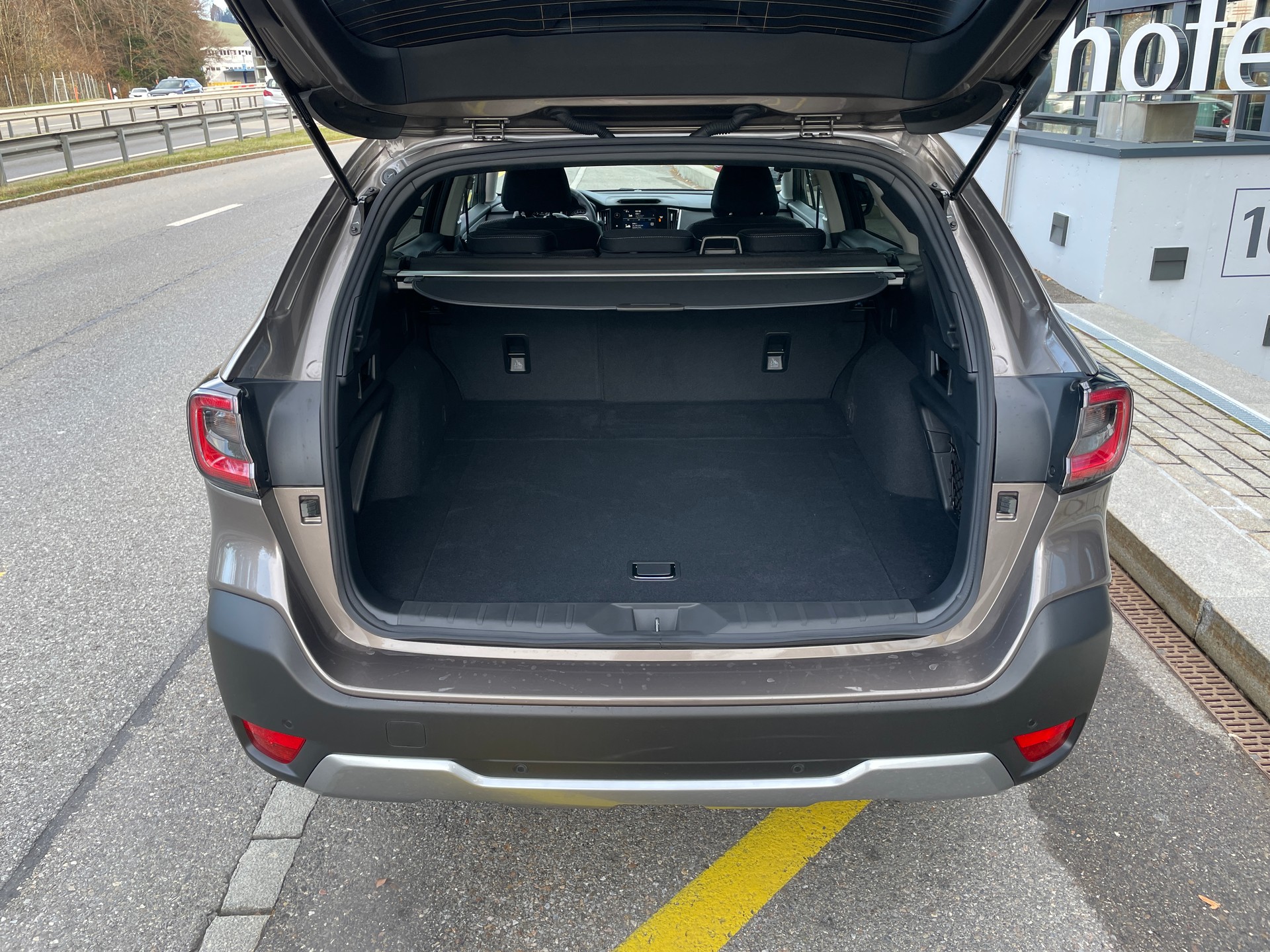 SUBARU Outback 2.5i Advantage AWD Lineartronic-image-6
