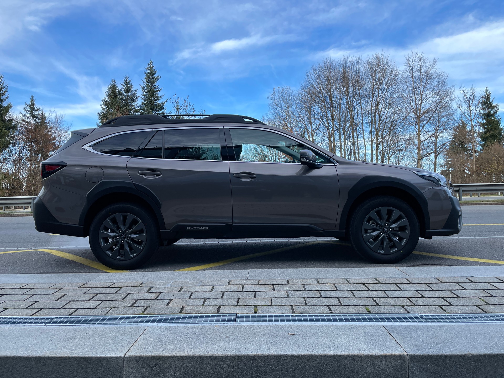 SUBARU Outback 2.5i Advantage AWD Lineartronic-image-3