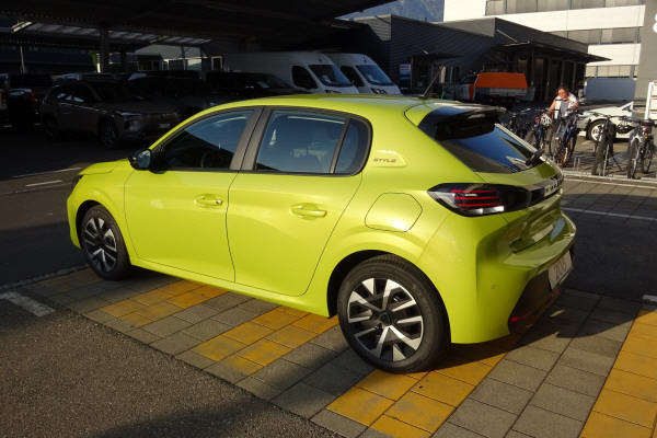 PEUGEOT 208 1.2 PureTech Style-image-3
