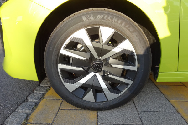PEUGEOT 208 1.2 PureTech Style-image-13