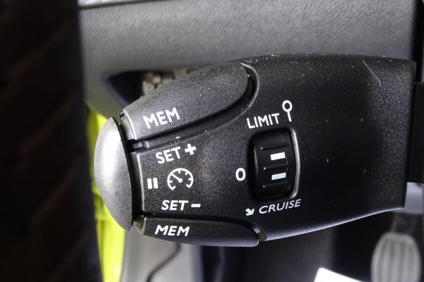 PEUGEOT 208 1.2 PureTech Style-image-6