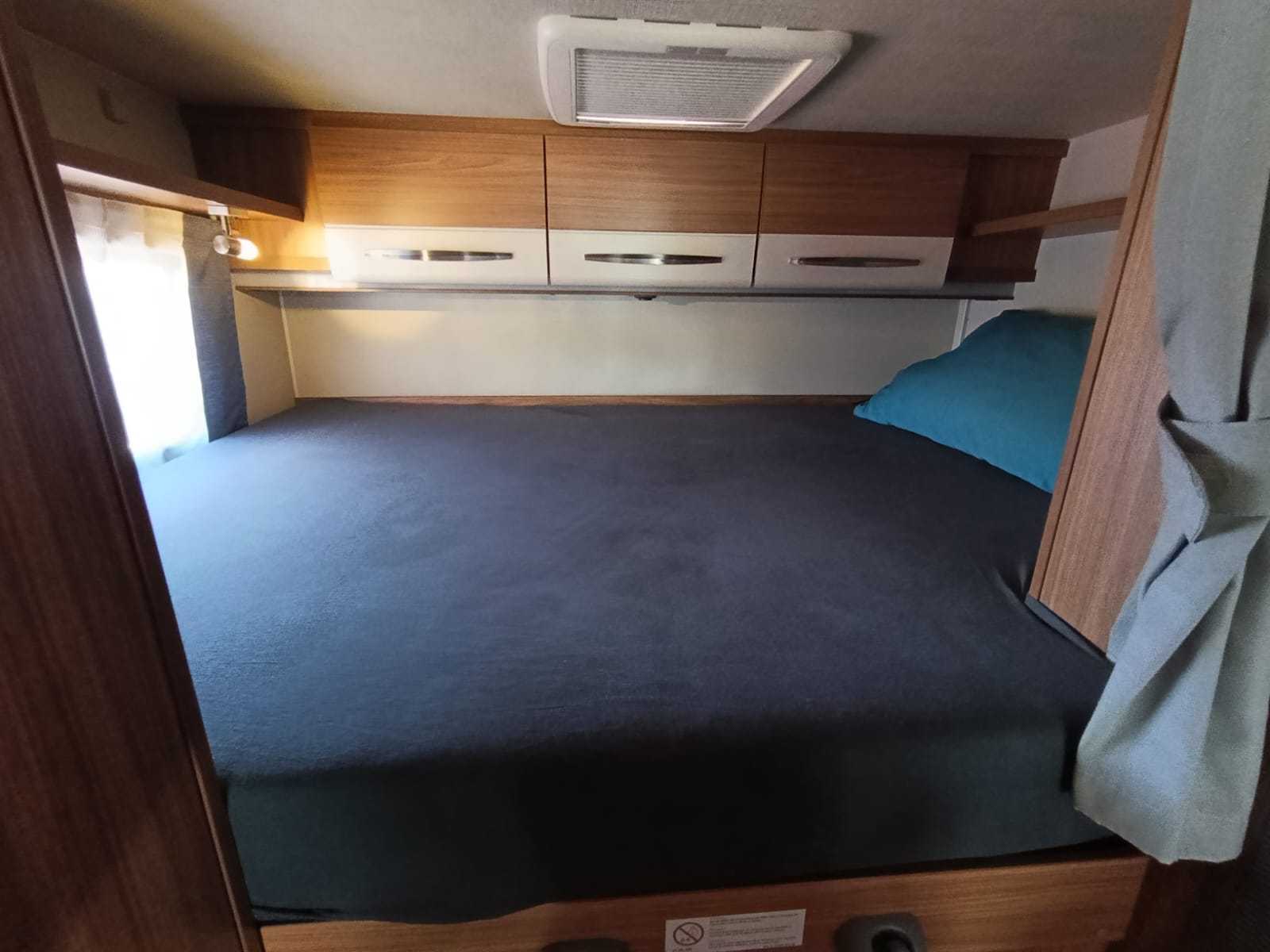 CARADO Capron 464***Der Raumriese mit 6 vollwertige Sitz- und Schlafplätze, eine riesige Heckgarage ***-image-3