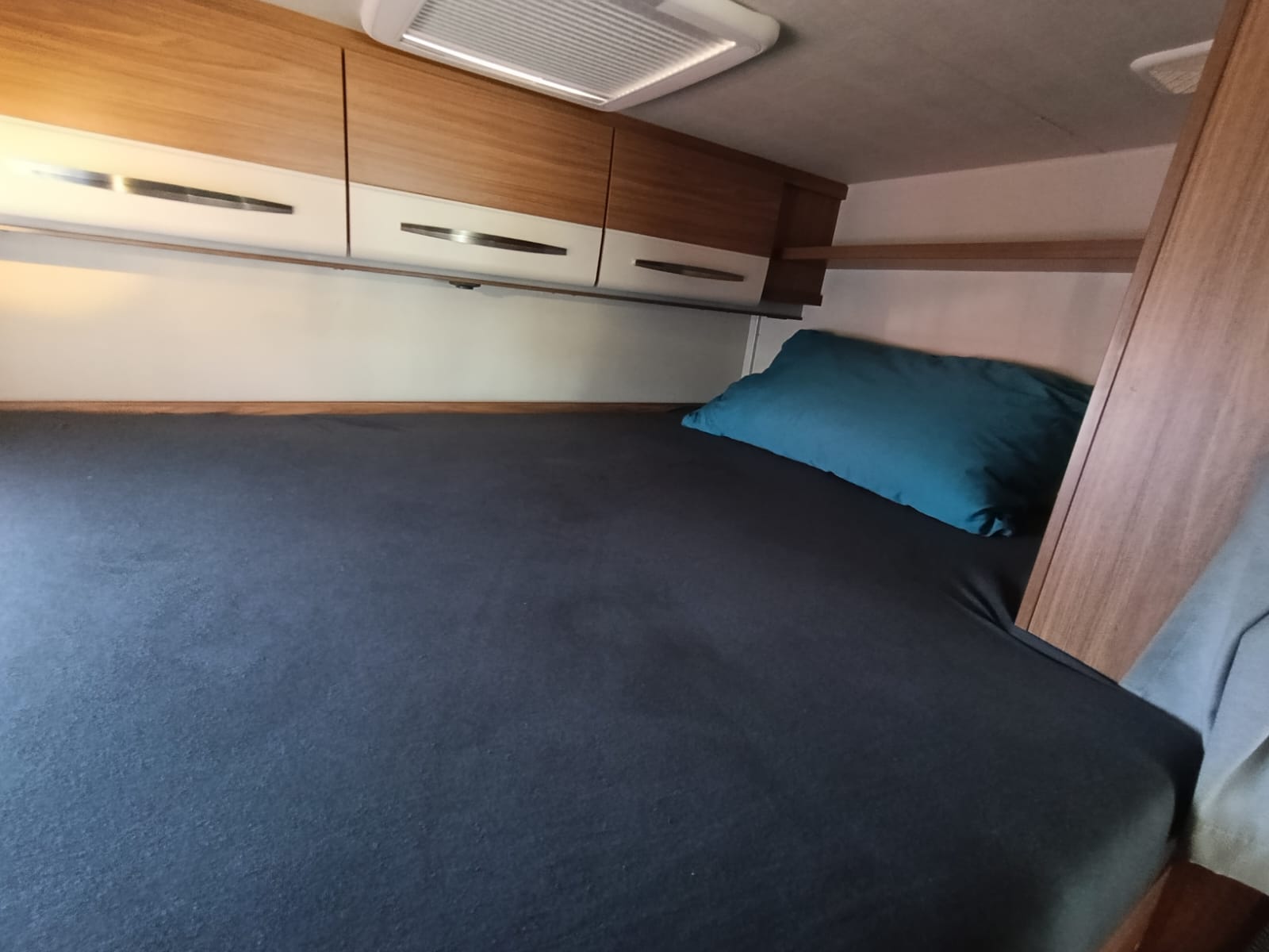 CARADO Capron 464***Der Raumriese mit 6 vollwertige Sitz- und Schlafplätze, eine riesige Heckgarage ***-image-17