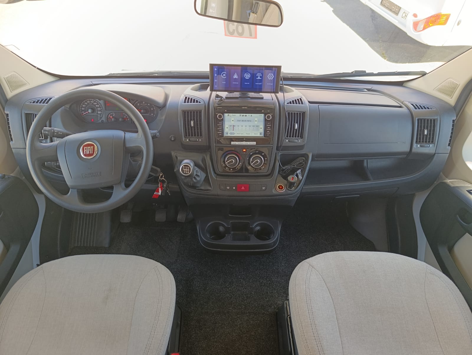 CARADO Capron 464***Der Raumriese mit 6 vollwertige Sitz- und Schlafplätze, eine riesige Heckgarage ***-image-10