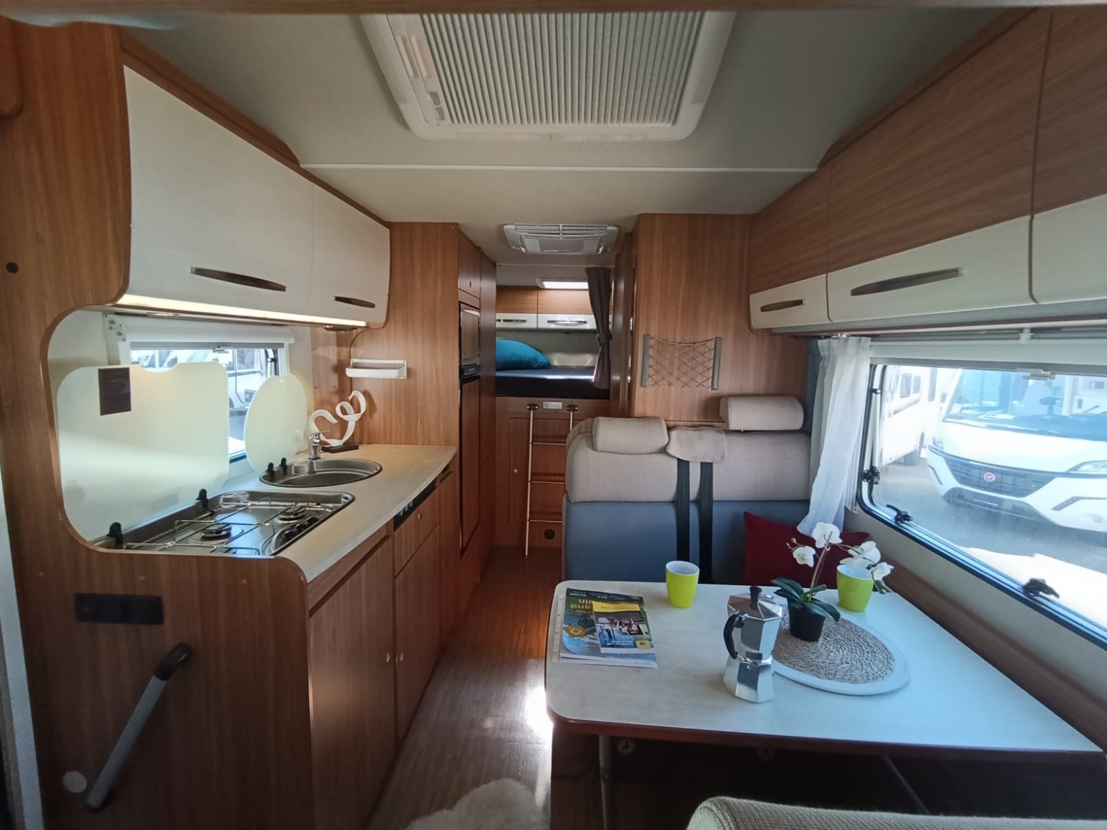 CARADO Capron 464***Der Raumriese mit 6 vollwertige Sitz- und Schlafplätze, eine riesige Heckgarage ***-image-12