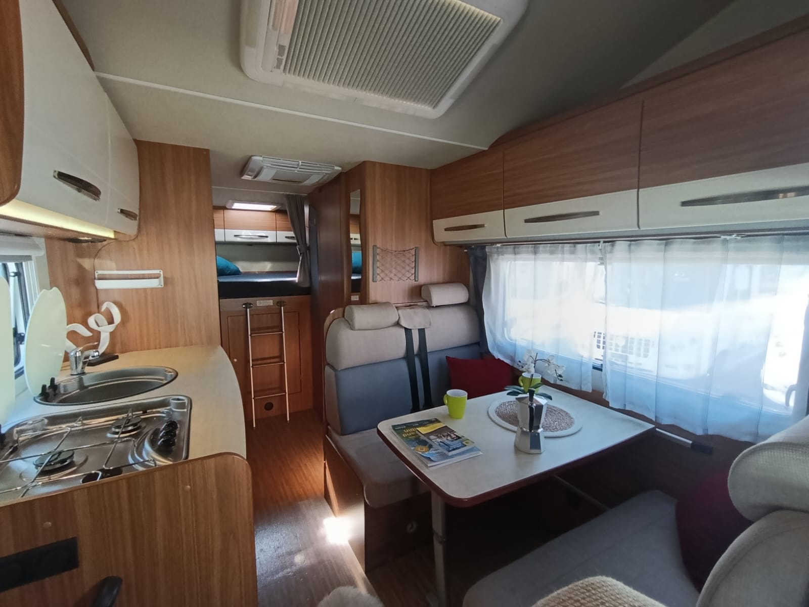 CARADO Capron 464***Der Raumriese mit 6 vollwertige Sitz- und Schlafplätze, eine riesige Heckgarage ***-image-11