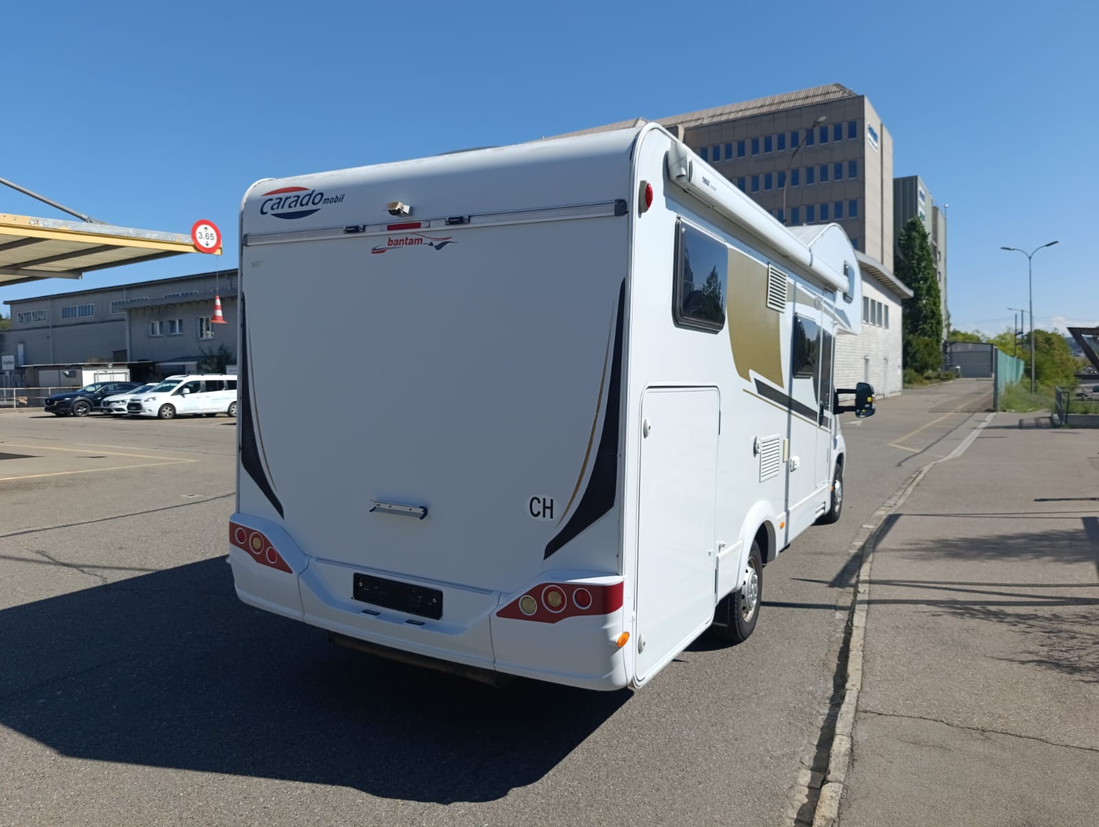 CARADO Capron 464***Der Raumriese mit 6 vollwertige Sitz- und Schlafplätze, eine riesige Heckgarage ***-image-2