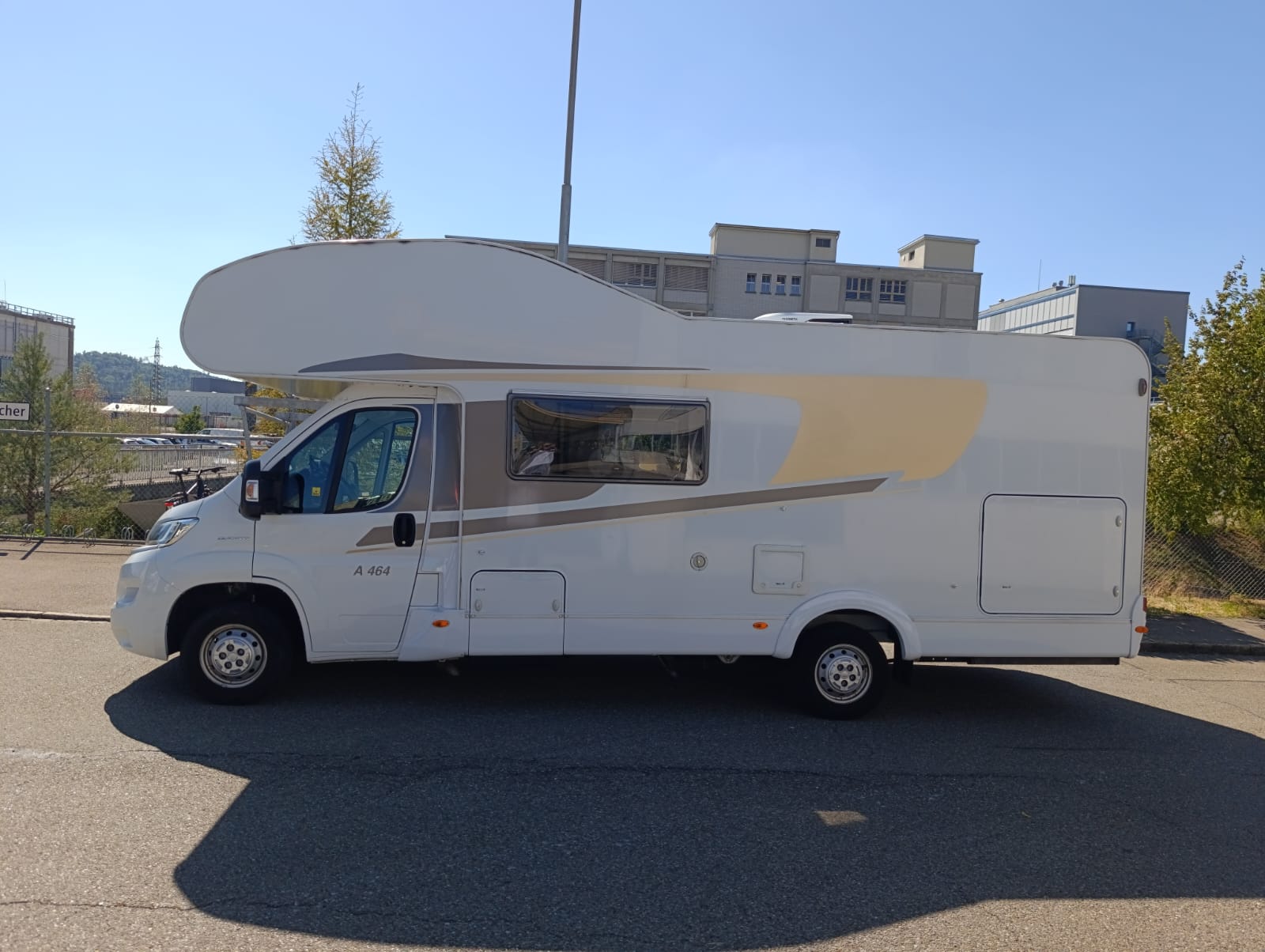 CARADO Capron 464***Der Raumriese mit 6 vollwertige Sitz- und Schlafplätze, eine riesige Heckgarage ***-image-7
