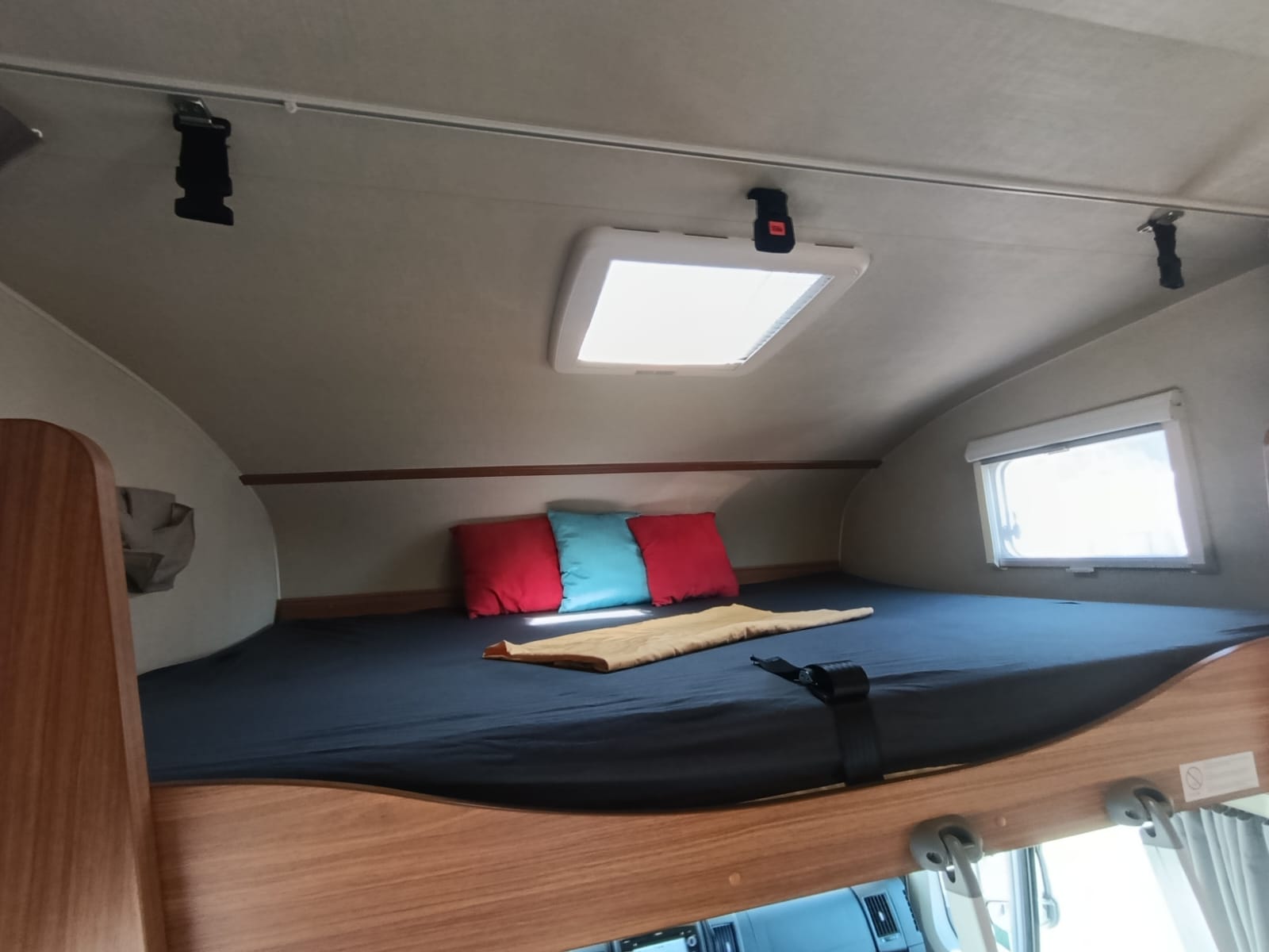 CARADO Capron 464***Der Raumriese mit 6 vollwertige Sitz- und Schlafplätze, eine riesige Heckgarage ***-image-14