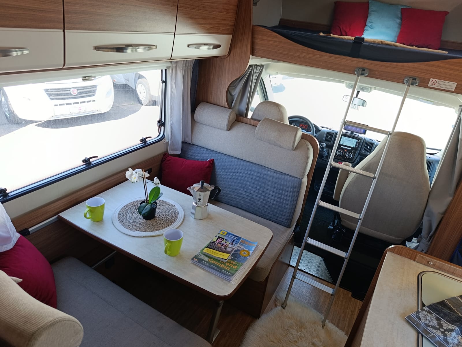 CARADO Capron 464***Der Raumriese mit 6 vollwertige Sitz- und Schlafplätze, eine riesige Heckgarage ***-image-1