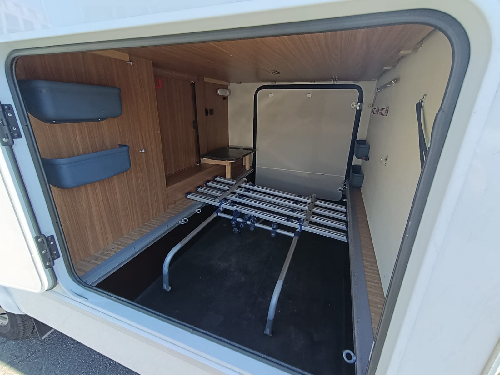 CARADO Capron 464***Der Raumriese mit 6 vollwertige Sitz- und Schlafplätze, eine riesige Heckgarage ***-image-9