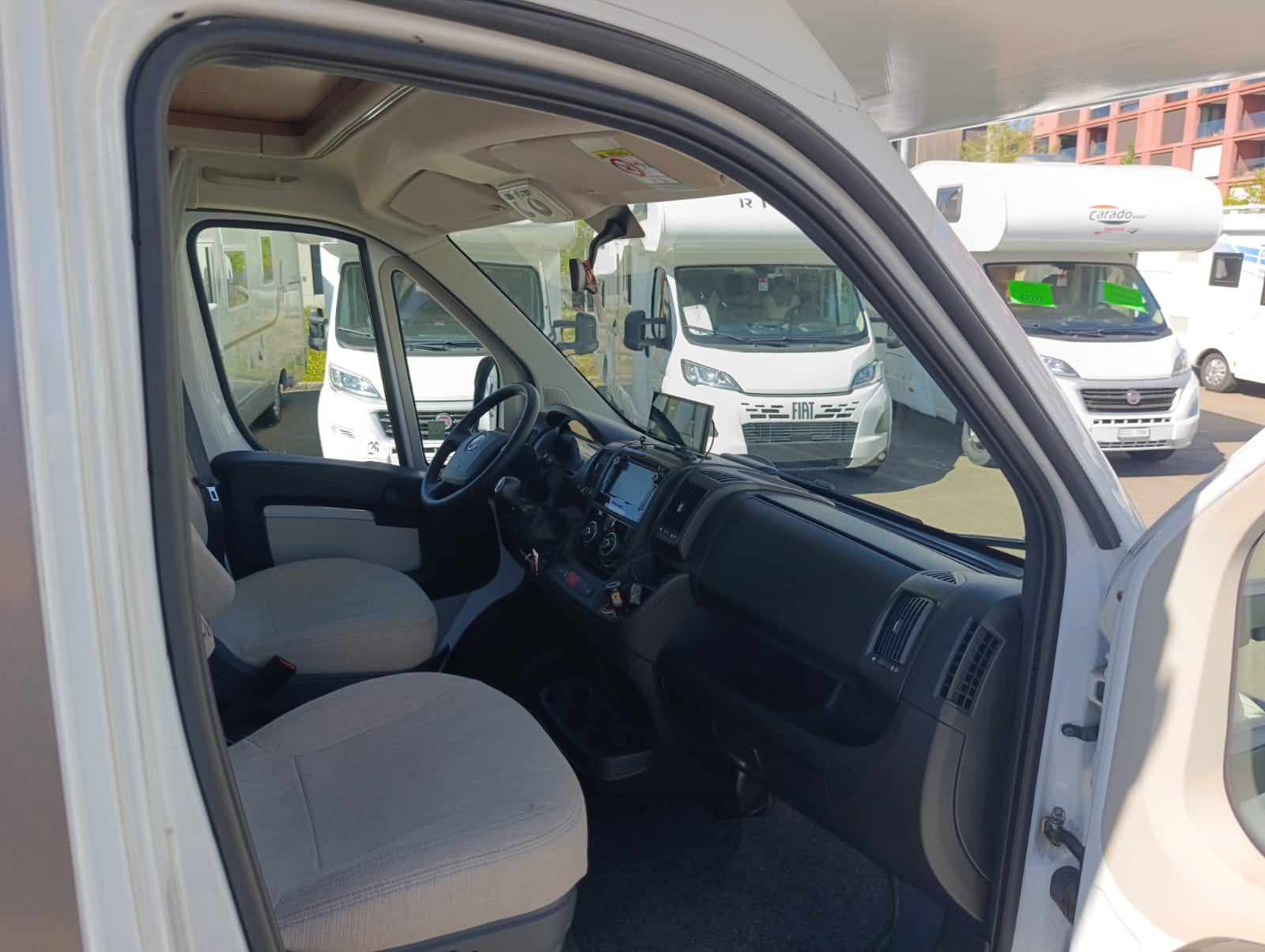 CARADO Capron 464***Der Raumriese mit 6 vollwertige Sitz- und Schlafplätze, eine riesige Heckgarage ***-image-8