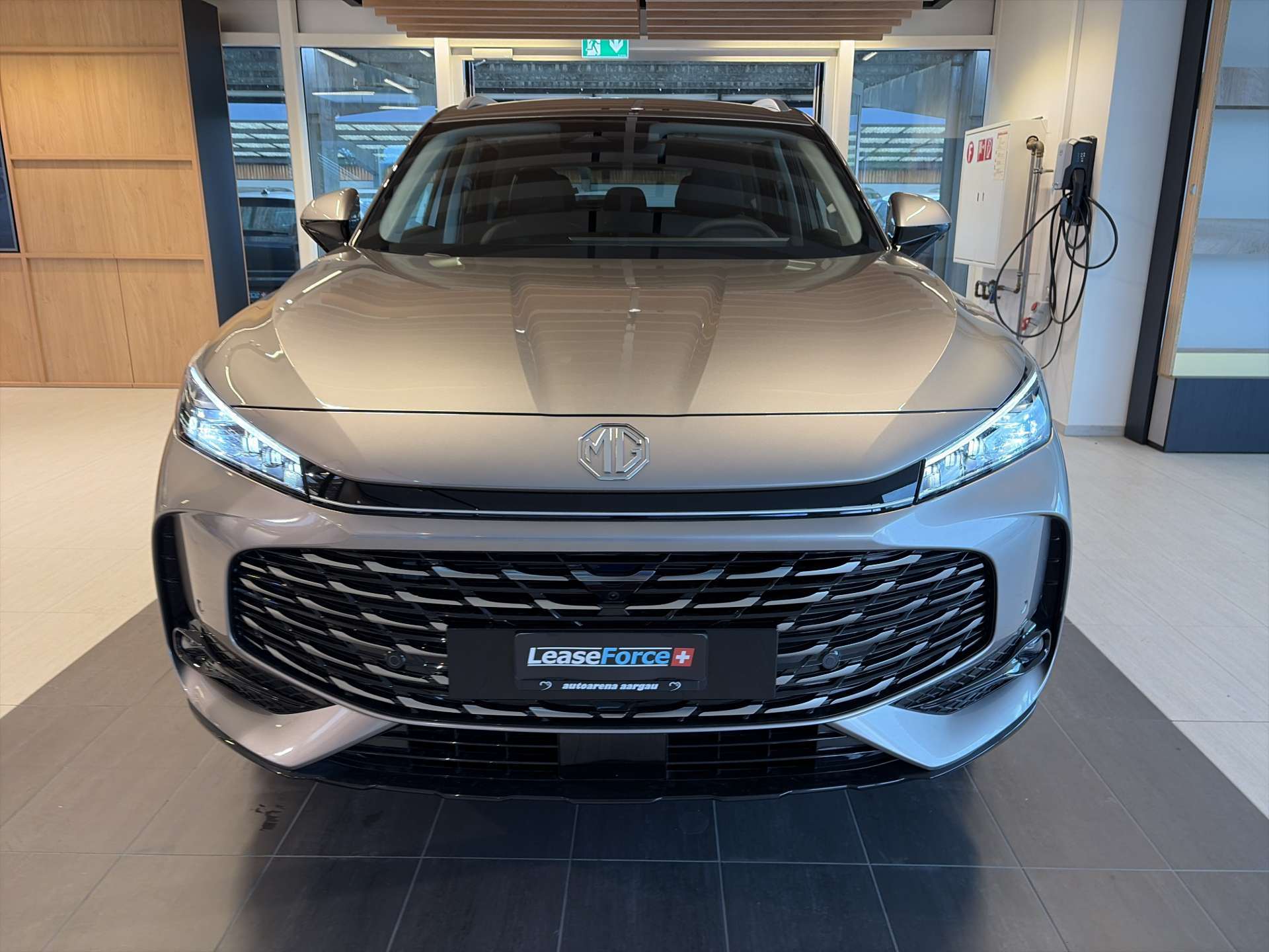 MG HS 1.5 T HEV+ Luxury 224PS Automat-image-10