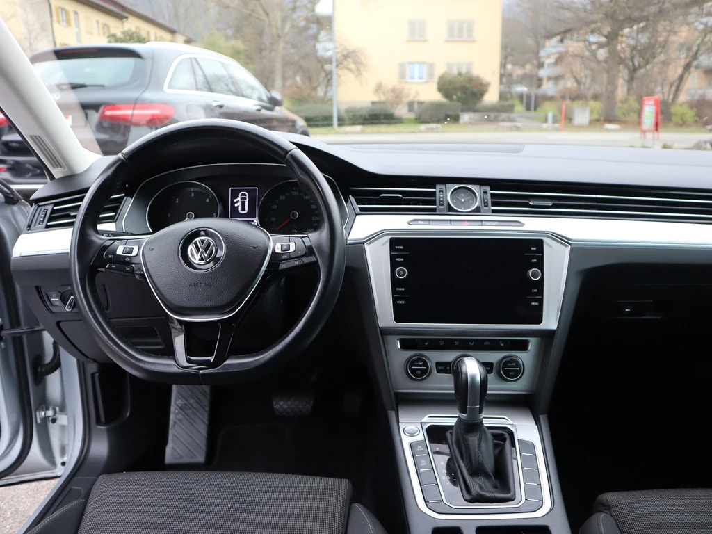 VW Passat Variant 1.6 TDI BMT Comfortline DSG ** Gr-Navi ** RF-Kamera ** Abstandsregelsysteme ** Sitzheizung ** Ab MFk & Service **-image-8